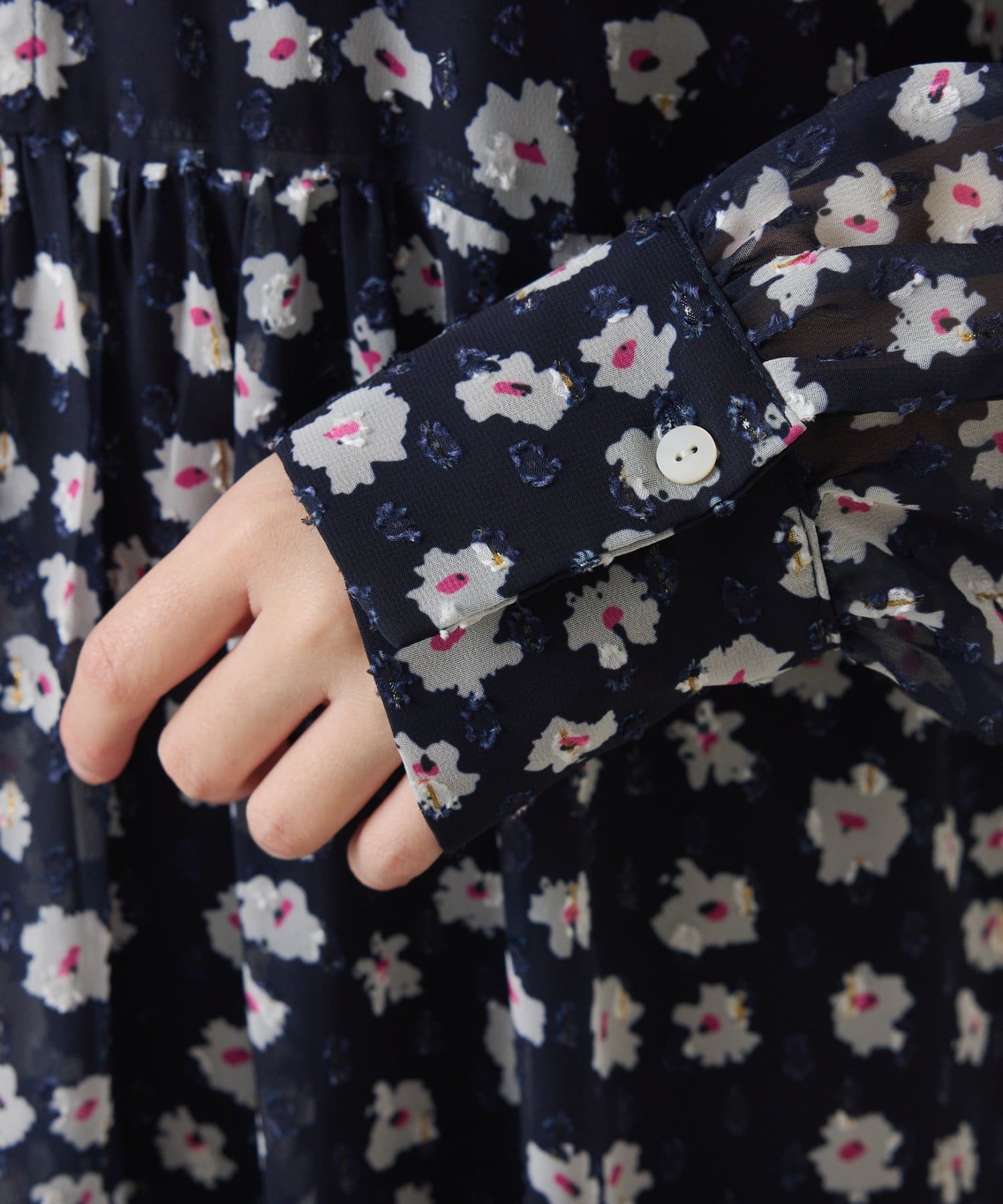 COLLAGE GALLARDAGALANTE(コラージュ ガリャルダガランテ) 【華やかシーンにもおすすめ】小花柄ラメシフォンワンピース