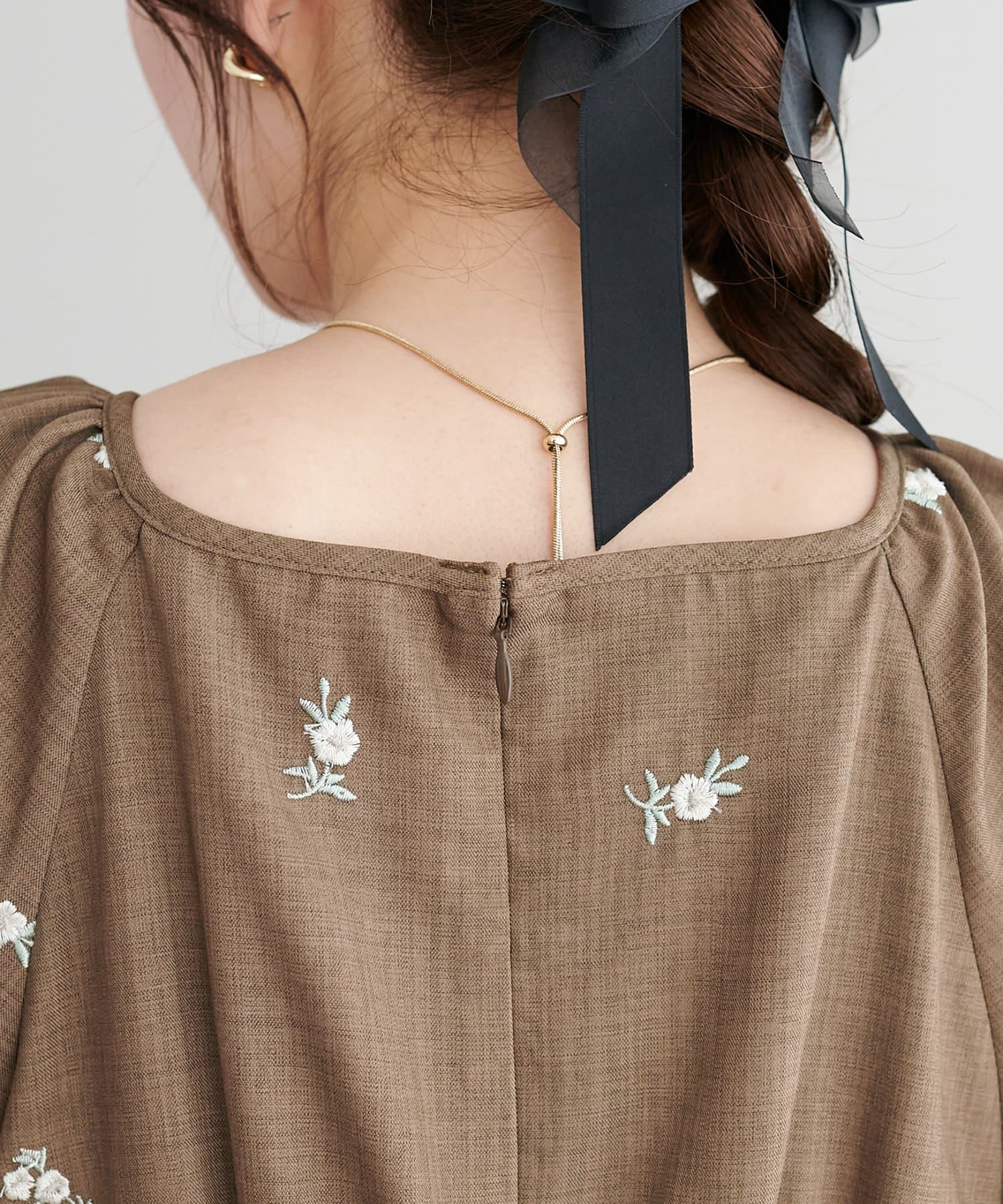 DISCOAT(ディスコート) 【オケージョン】刺繍使いワンピース