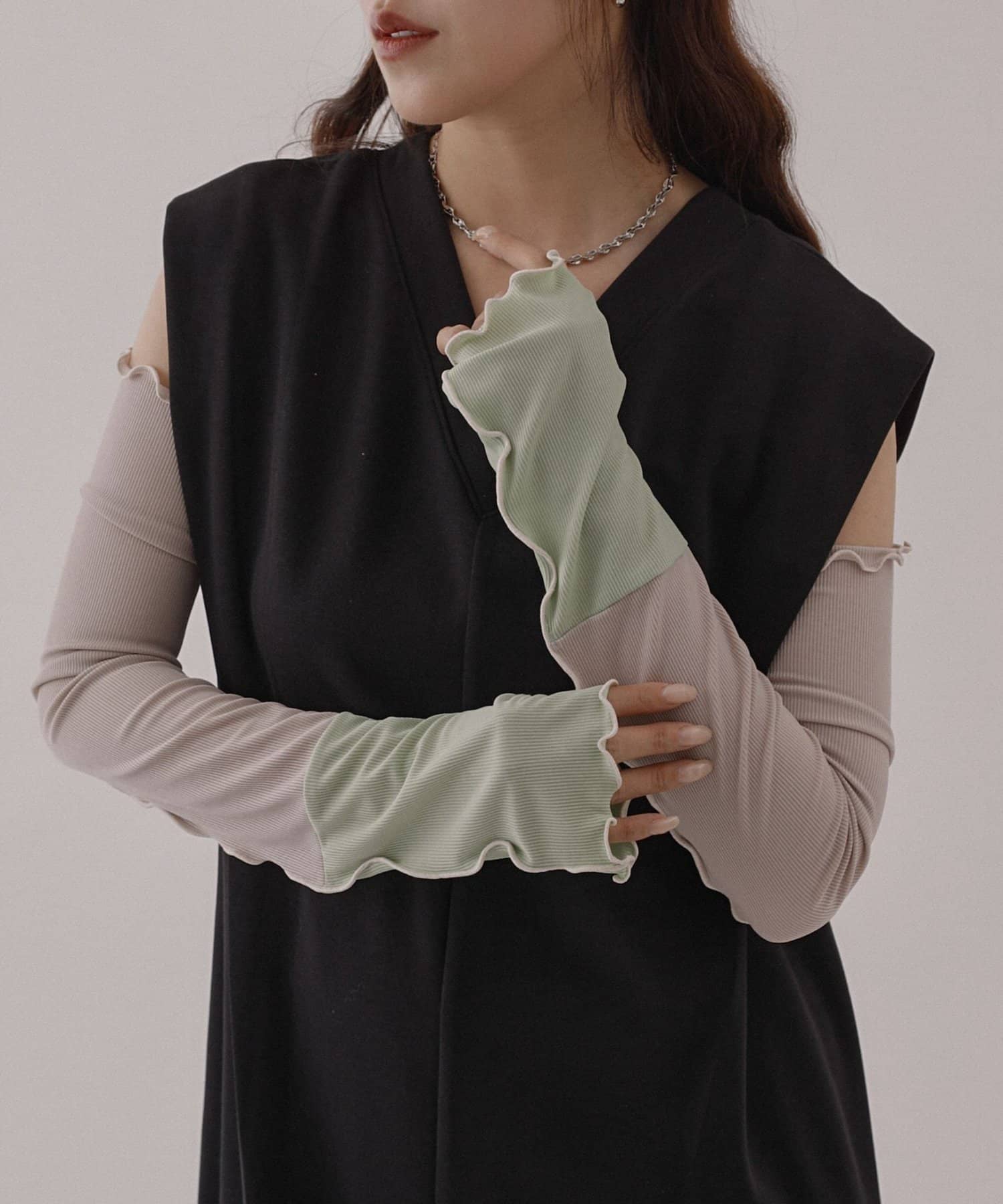 COLONY 2139(コロニー トゥーワンスリーナイン) UV冷感配色リブアームカバー60cm