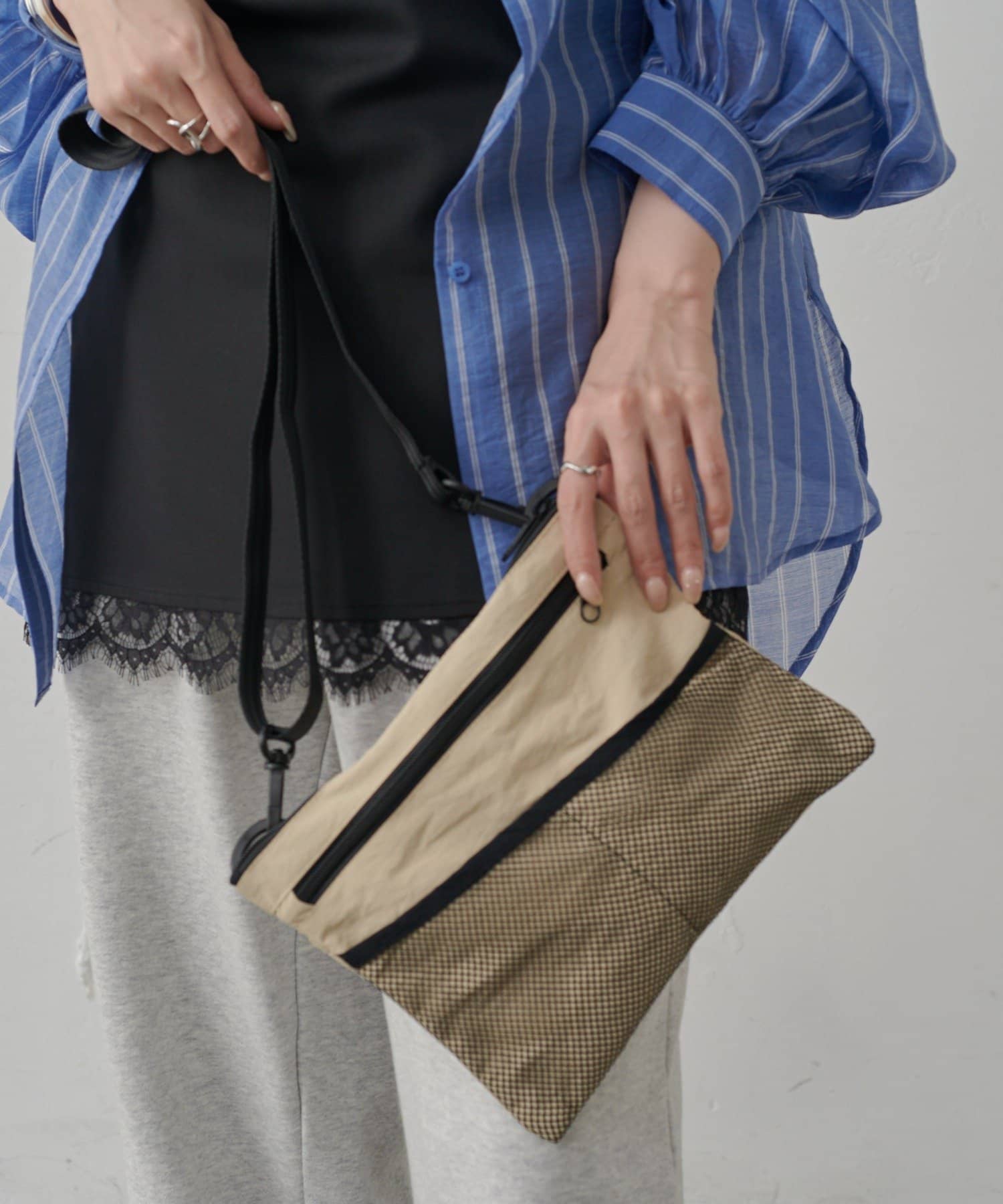 COLONY 2139(コロニー トゥーワンスリーナイン) 【撥水】メッシュポケットスクエアショルダーバッグ