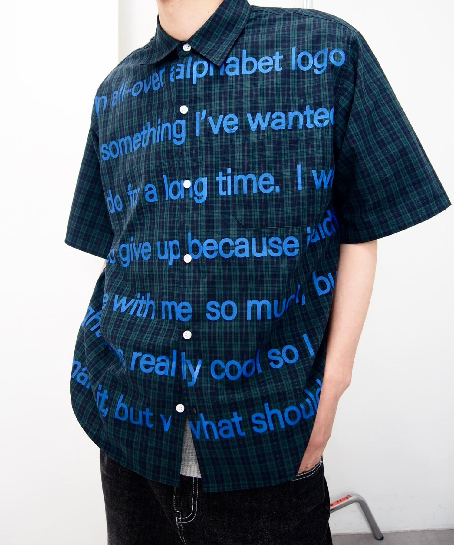 OUTLET(アウトレット) 【WHO'S WHO gallery】メッセージプリント半袖シャツ