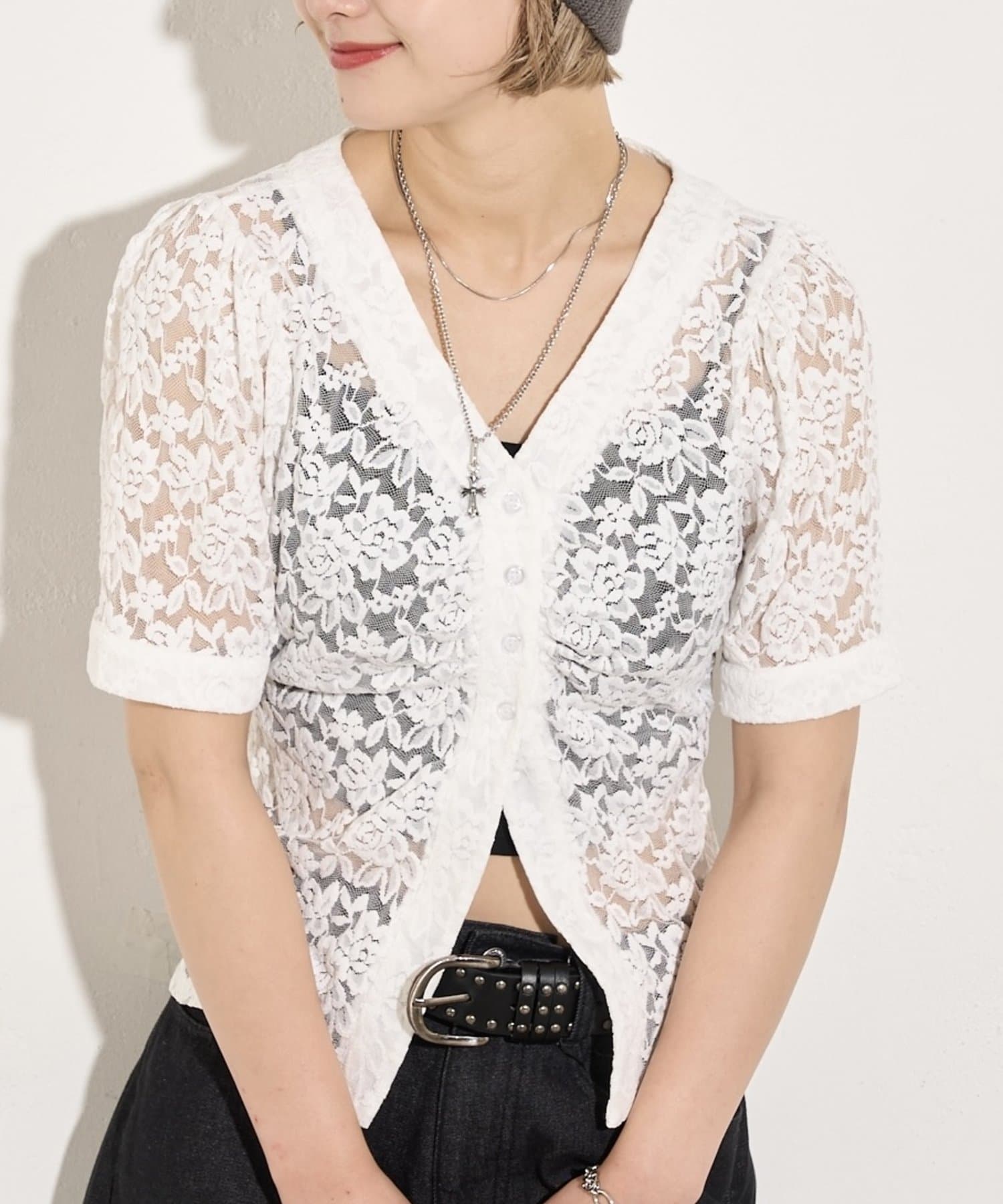 OUTLET(アウトレット) 【WHO'S WHO gallery】パフスリーブレースVネック半袖ブラウス