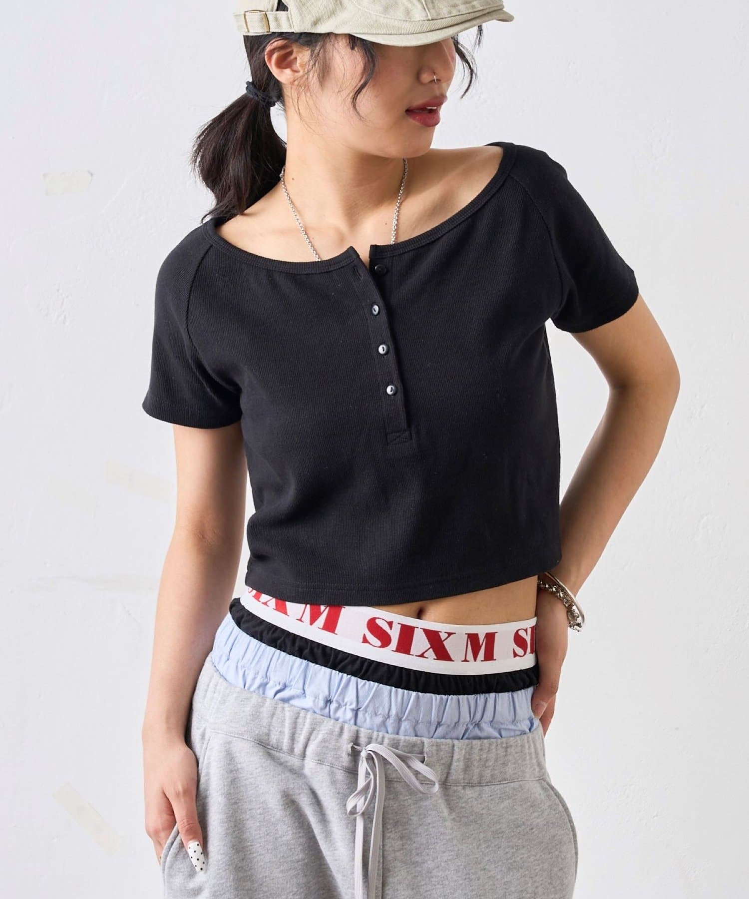 OUTLET(アウトレット) 【WHO'S WHO gallery】オフショルヘンリーネック半袖TEE