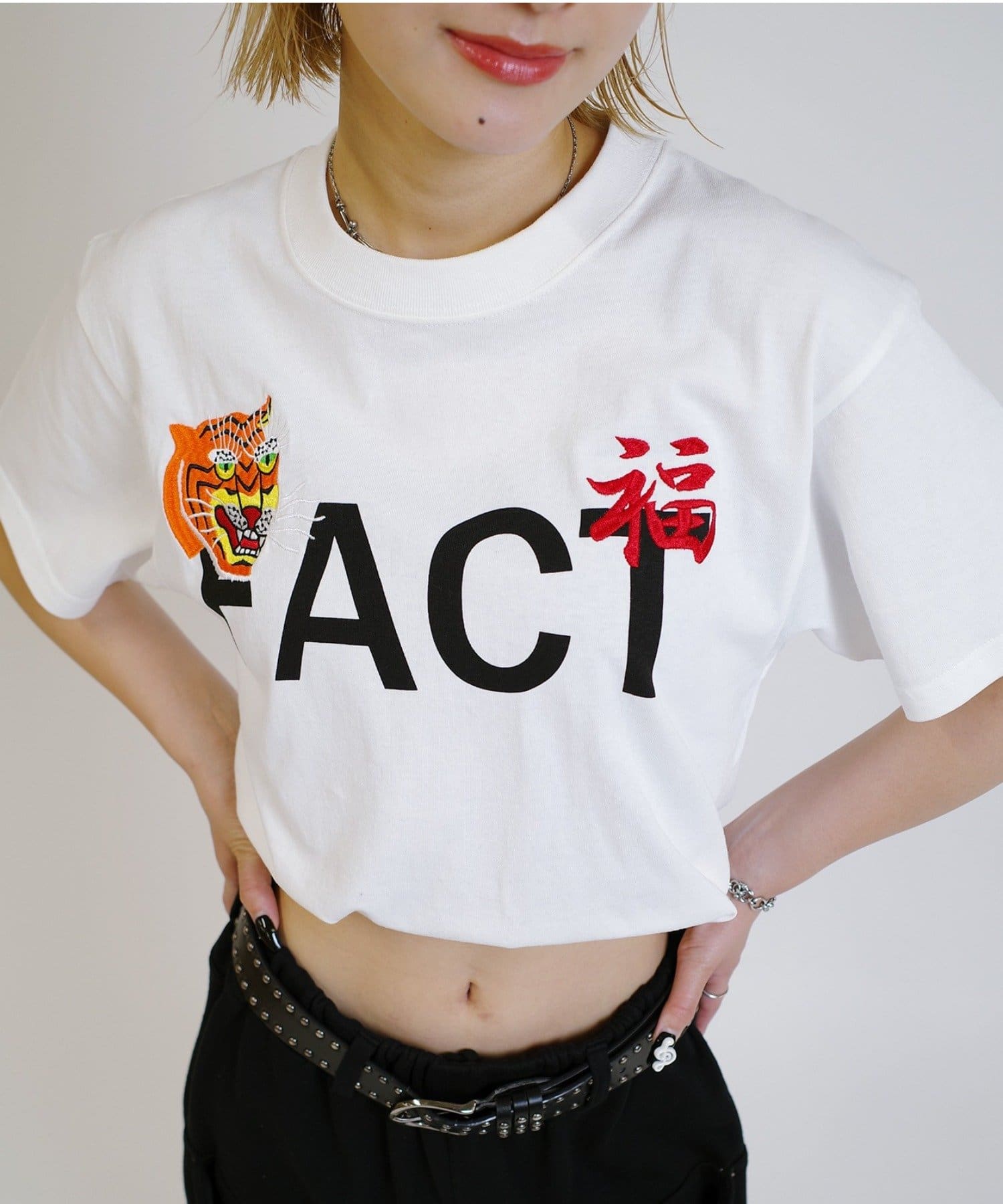 OUTLET(アウトレット) 【WHO'S WHO gallery】虎刺繍ベトナムグラフィックT / 3サイズ