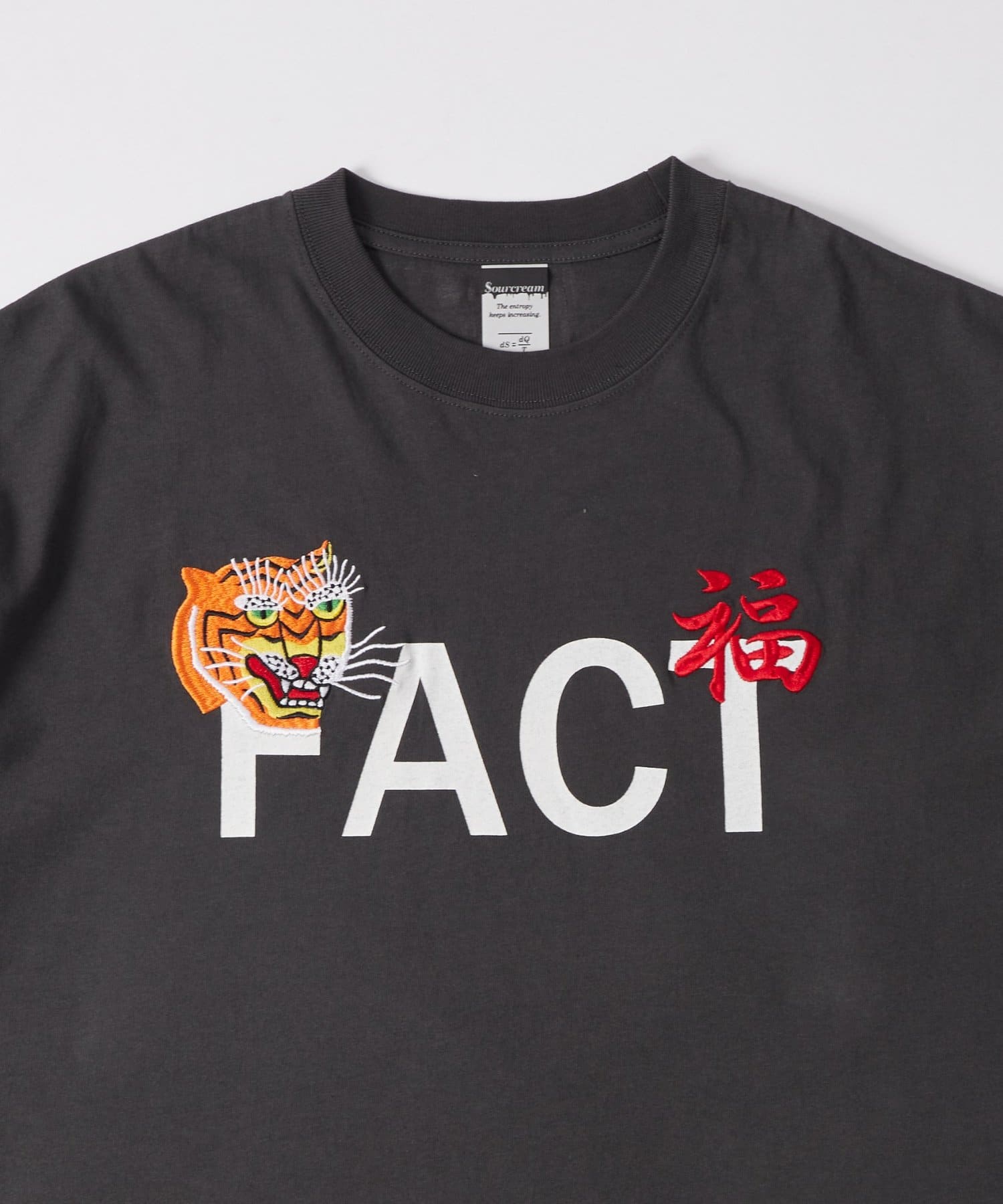 OUTLET(アウトレット) 【WHO'S WHO gallery】虎刺繍ベトナムグラフィックT / 3サイズ