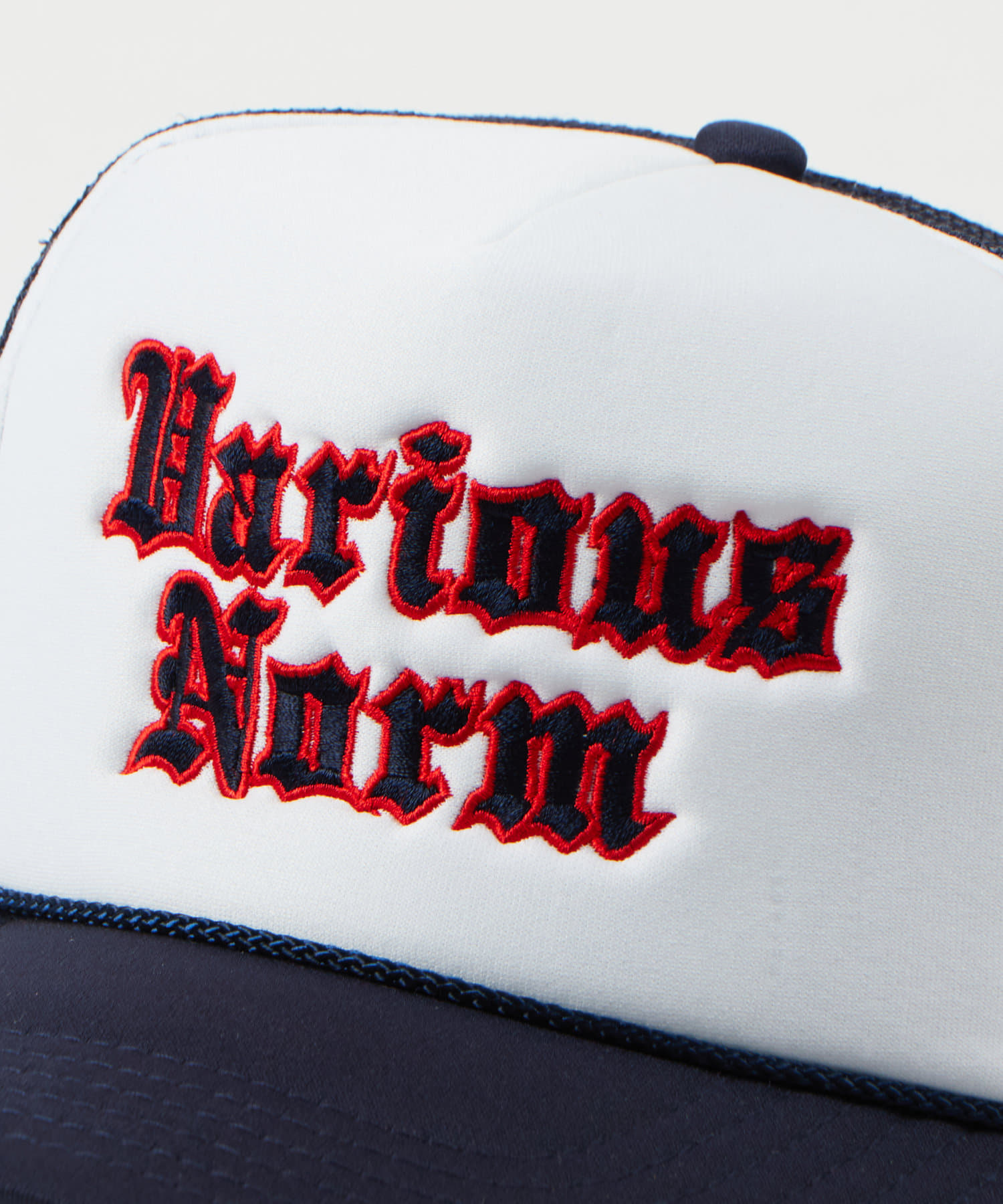 OUTLET(アウトレット) 【WHO'S WHO gallery】ロゴ刺繍メッシュCAP