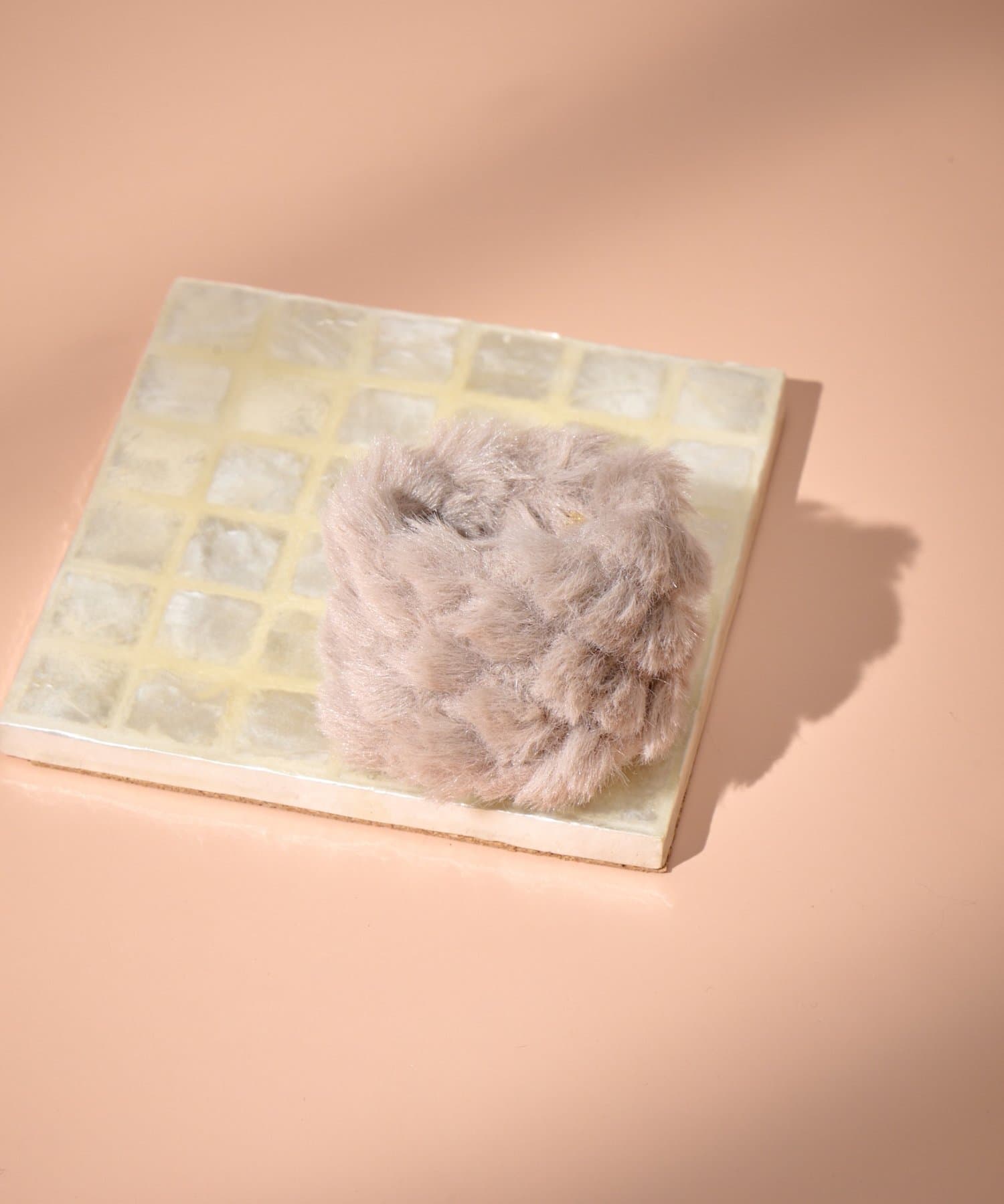 Lattice(ラティス) キルティング風エコファーロールカフ