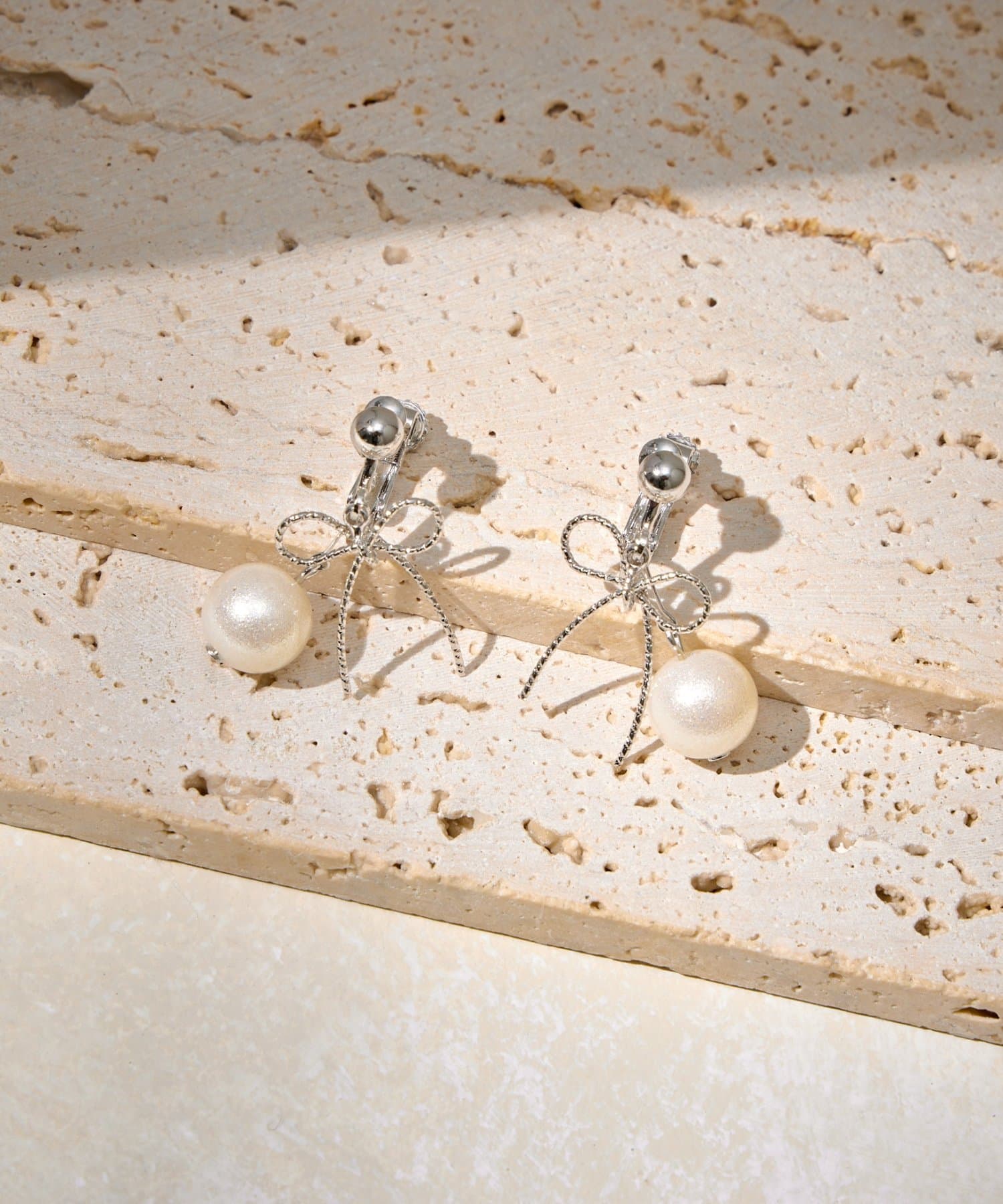 Lattice(ラティス) リボンパールイヤリング