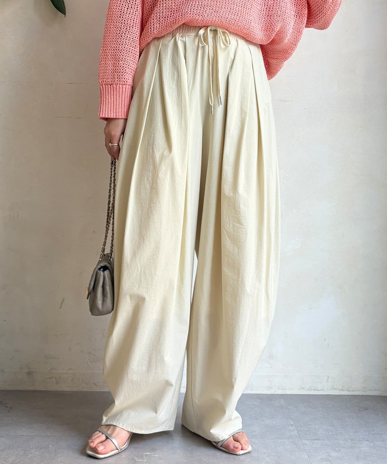 DOUDOU(ドゥドゥ) ナイロンストレッチタックギャザーパンツ