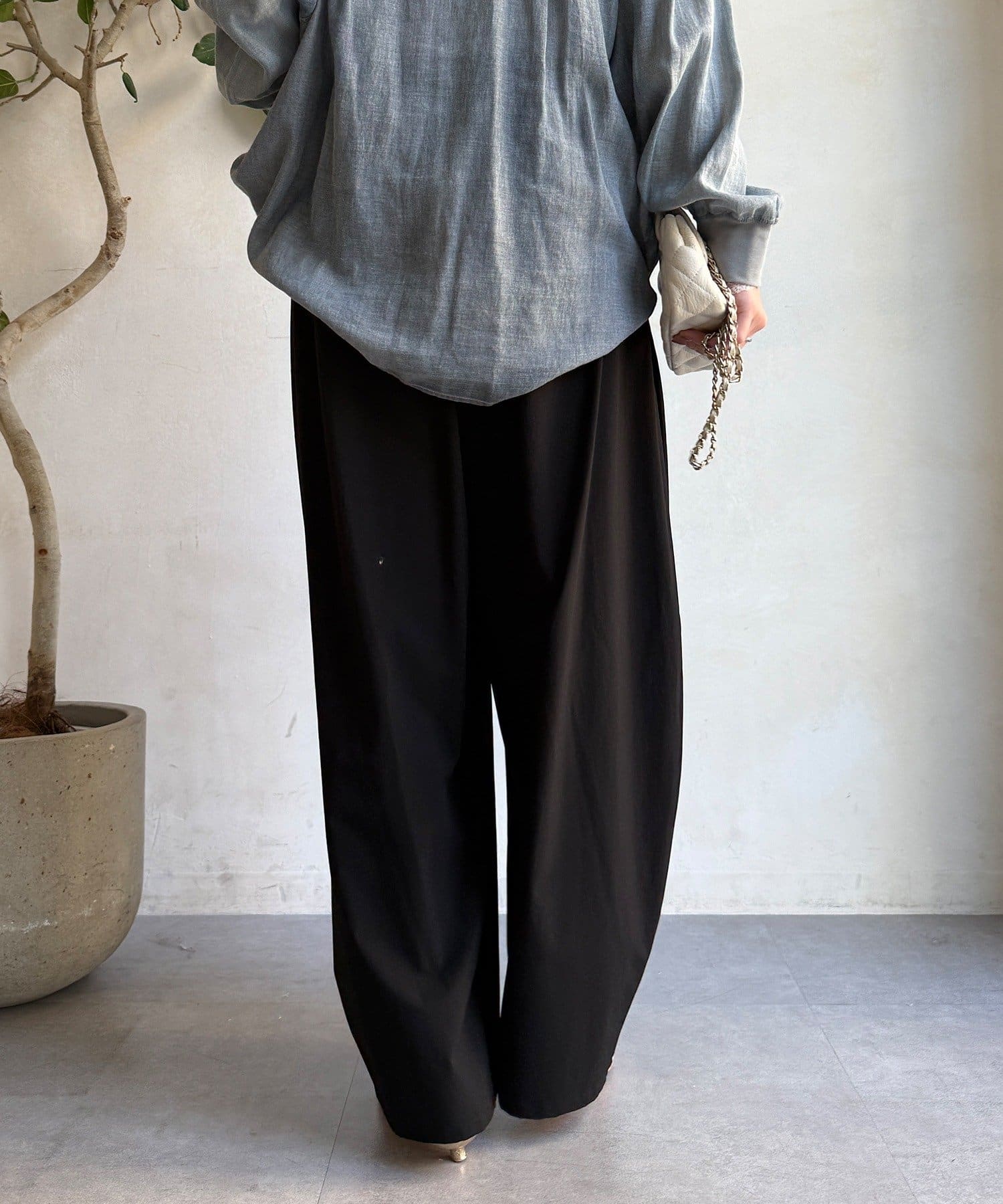 DOUDOU(ドゥドゥ) ナイロンストレッチタックギャザーパンツ