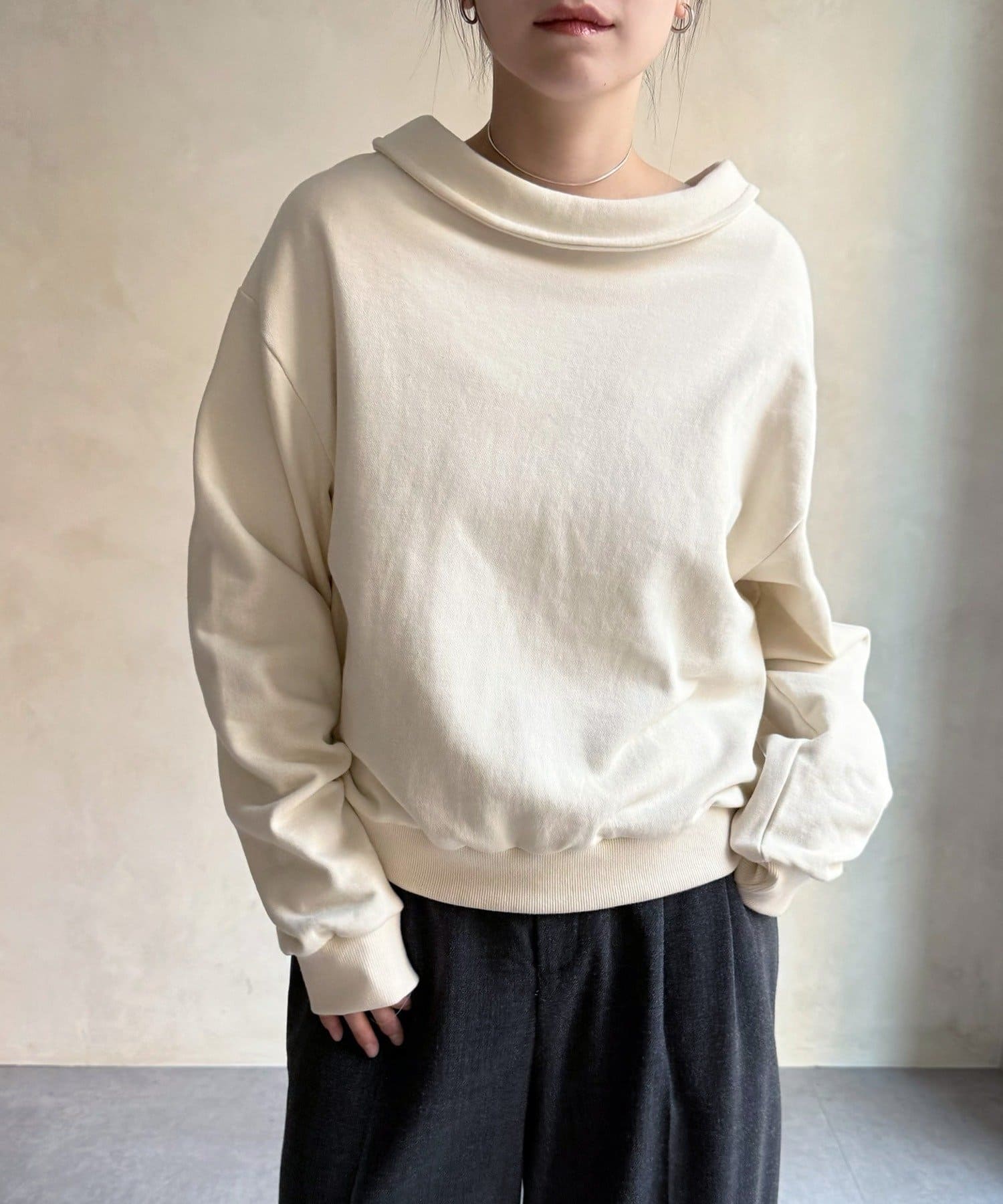 BEARDSLEY(ビアズリー) オフショルトレーナー