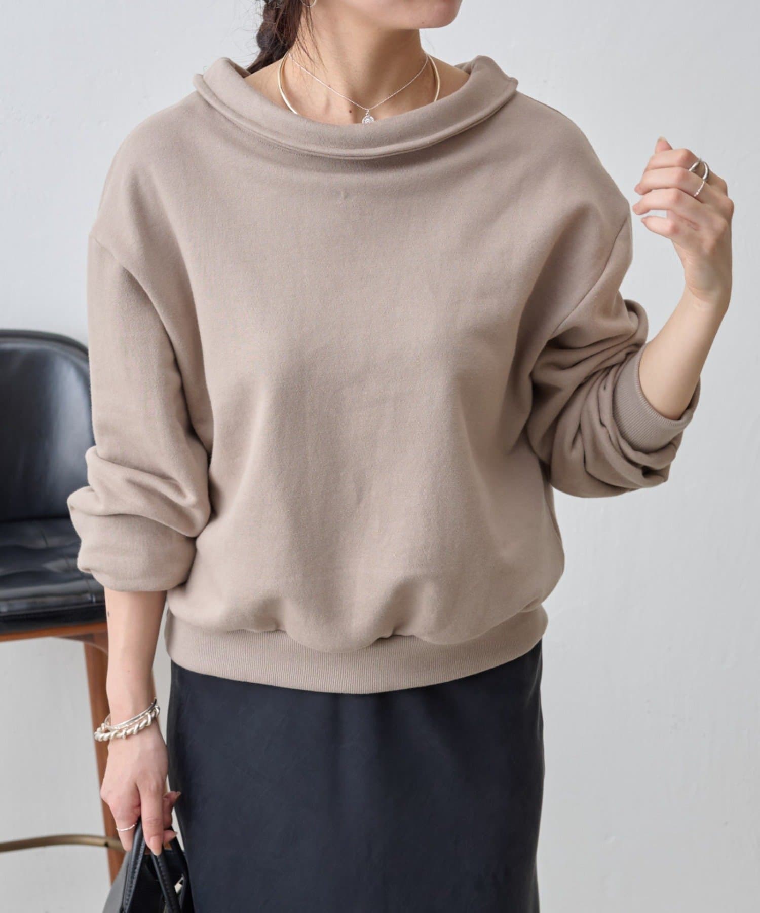 BEARDSLEY(ビアズリー) オフショルトレーナー