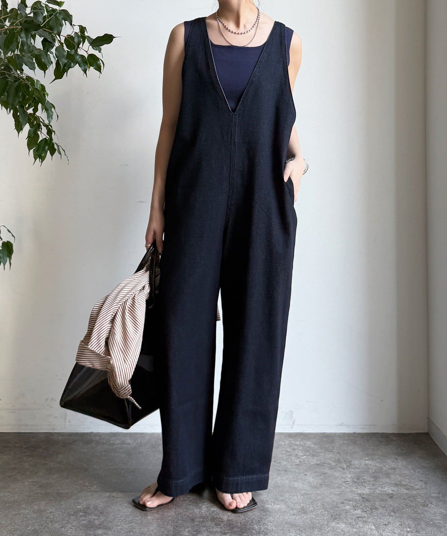 DOUDOU(ドゥドゥ) 【WEB限定】深Vサロペット