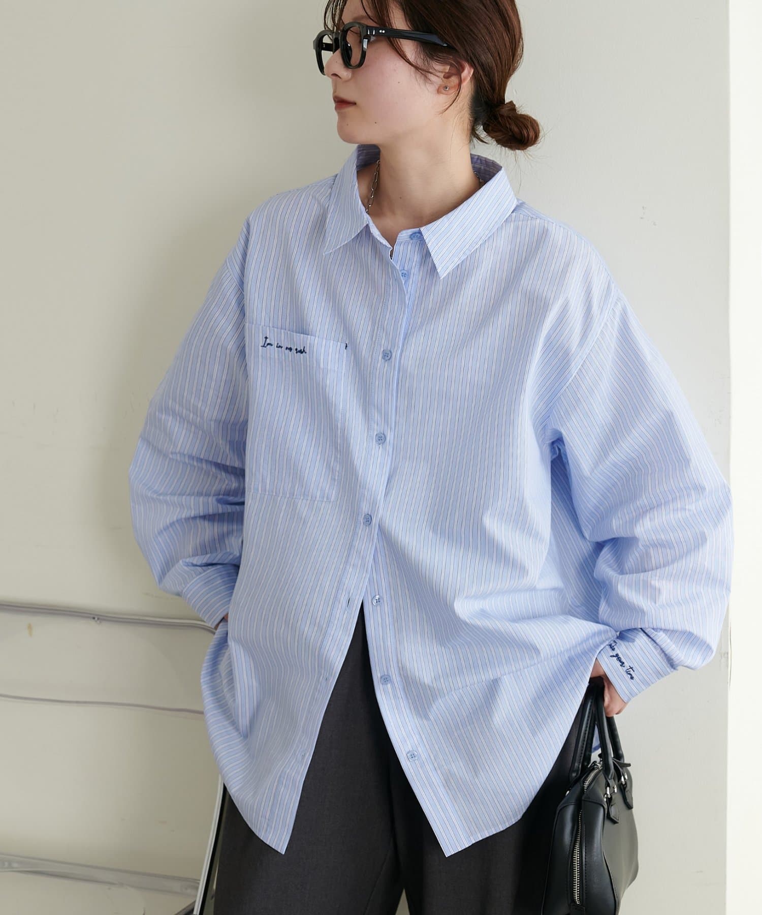 DISCOAT(ディスコート) 【SS先行予約/WEB限定】message刺繍ロングスリーブシャツ