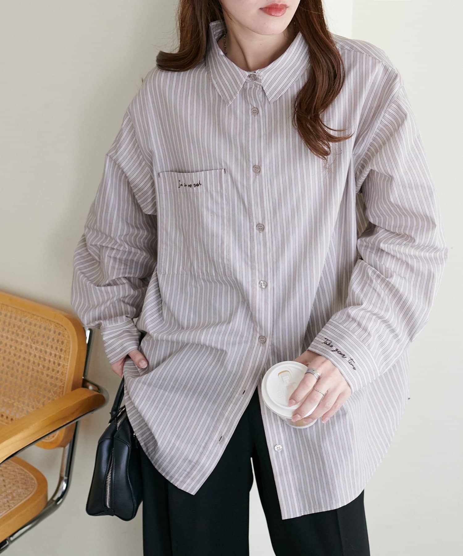 DISCOAT(ディスコート) 【SS先行予約/WEB限定】message刺繍ロングスリーブシャツ