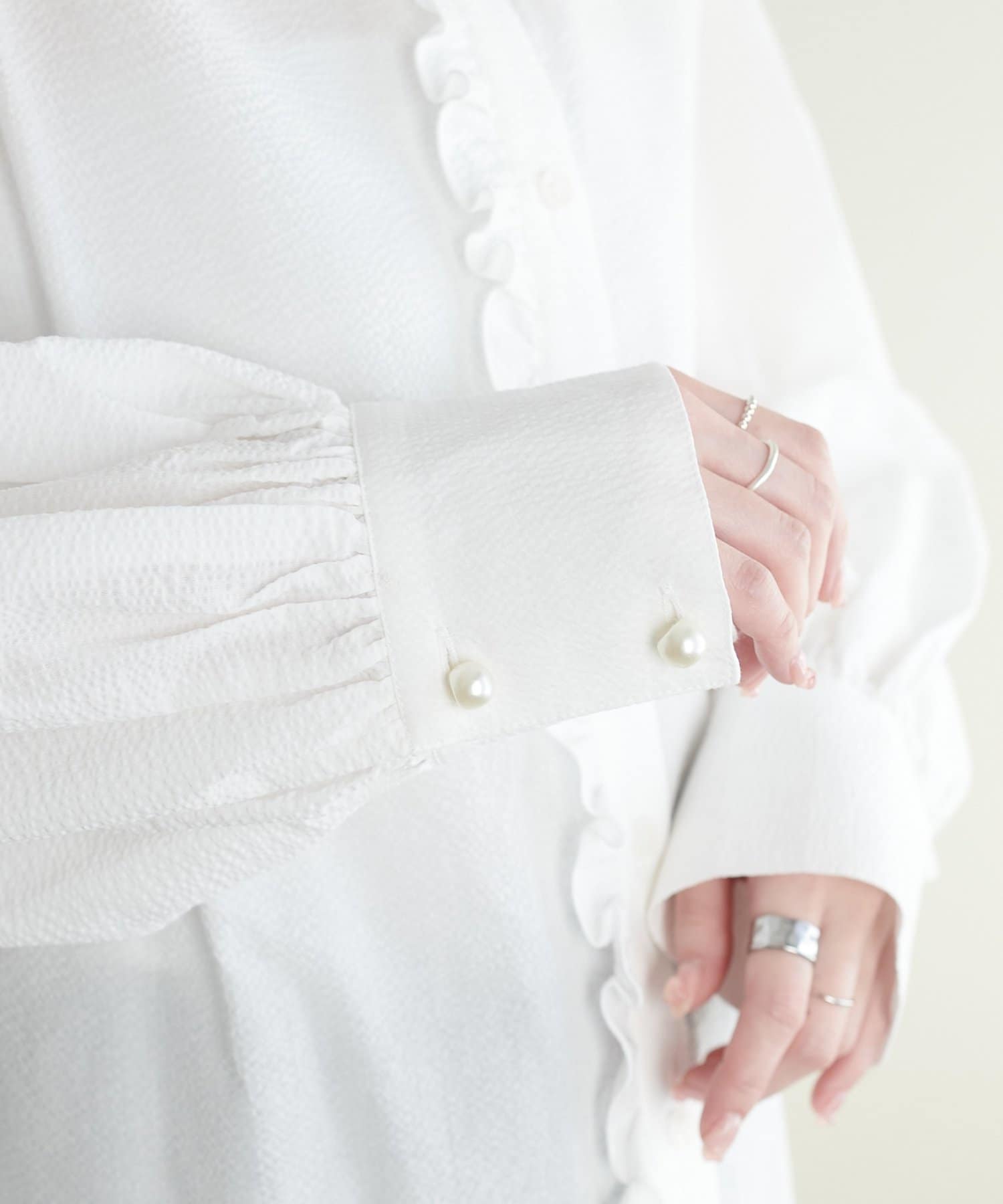 DISCOAT(ディスコート) 【SS先行予約/WEB限定】スタンドフリルカラーシャツ