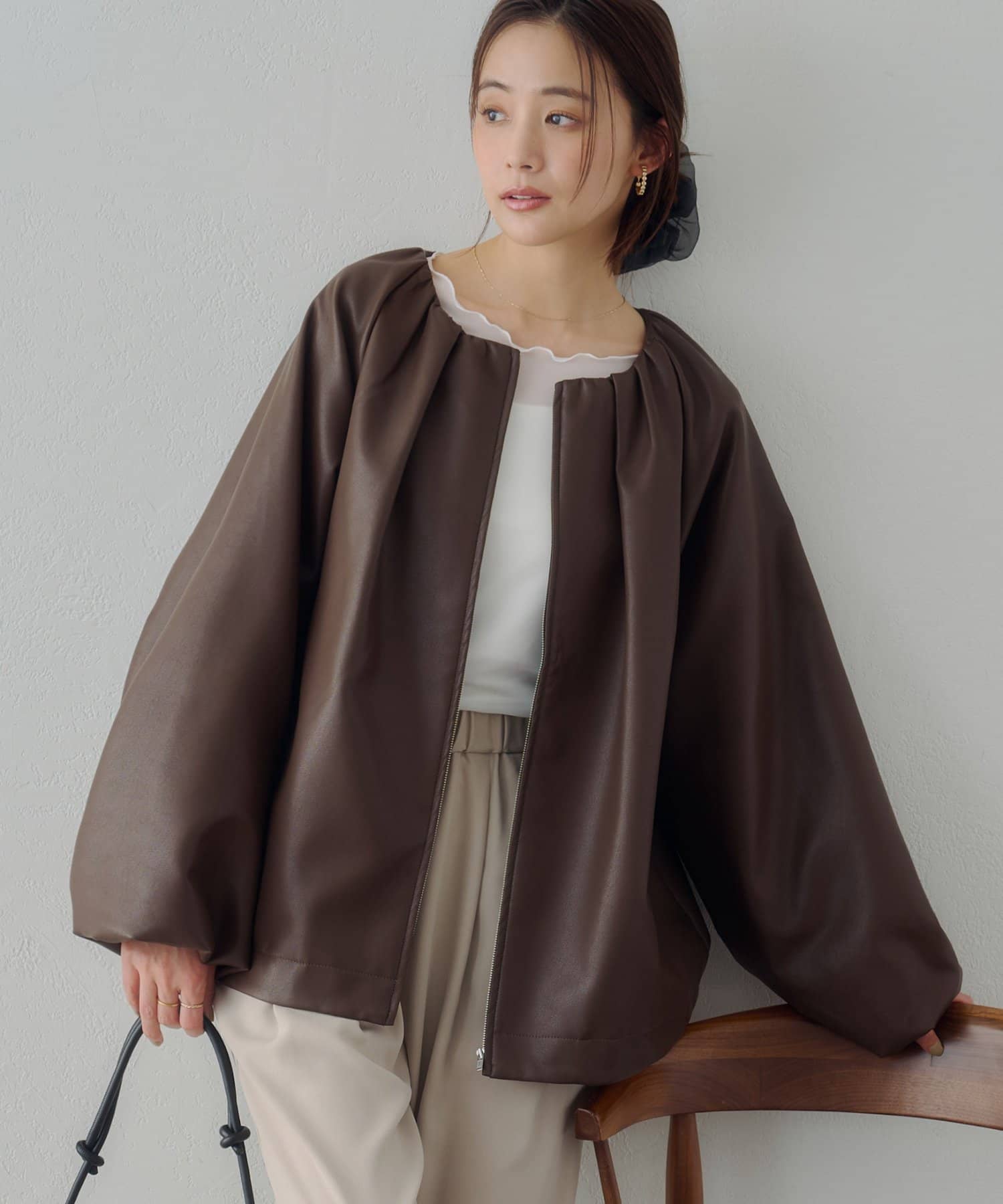 DISCOAT(ディスコート) 【Noka】ノーカラーギャザーレザーブルゾン