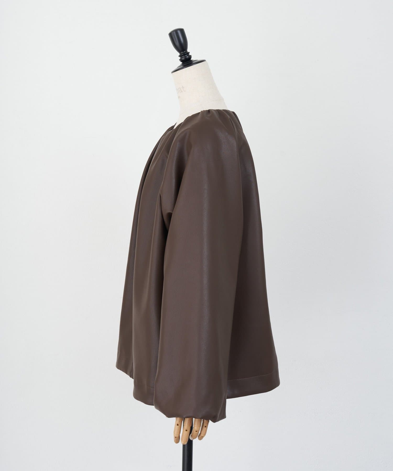 DISCOAT(ディスコート) 【Noka】ノーカラーギャザーレザーブルゾン