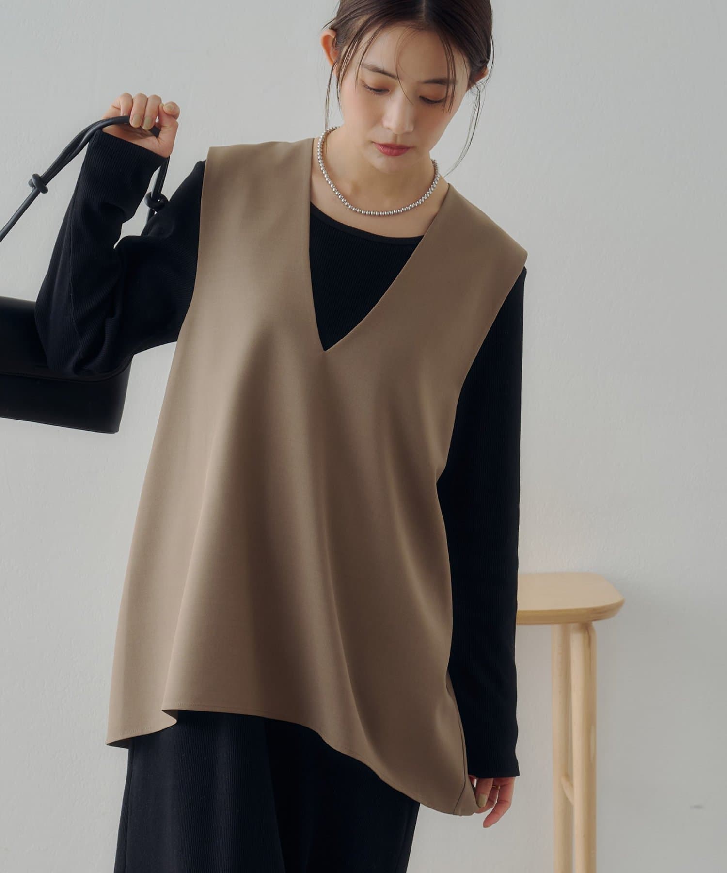DISCOAT(ディスコート) 【Noka】裾ラウンド深Vベスト