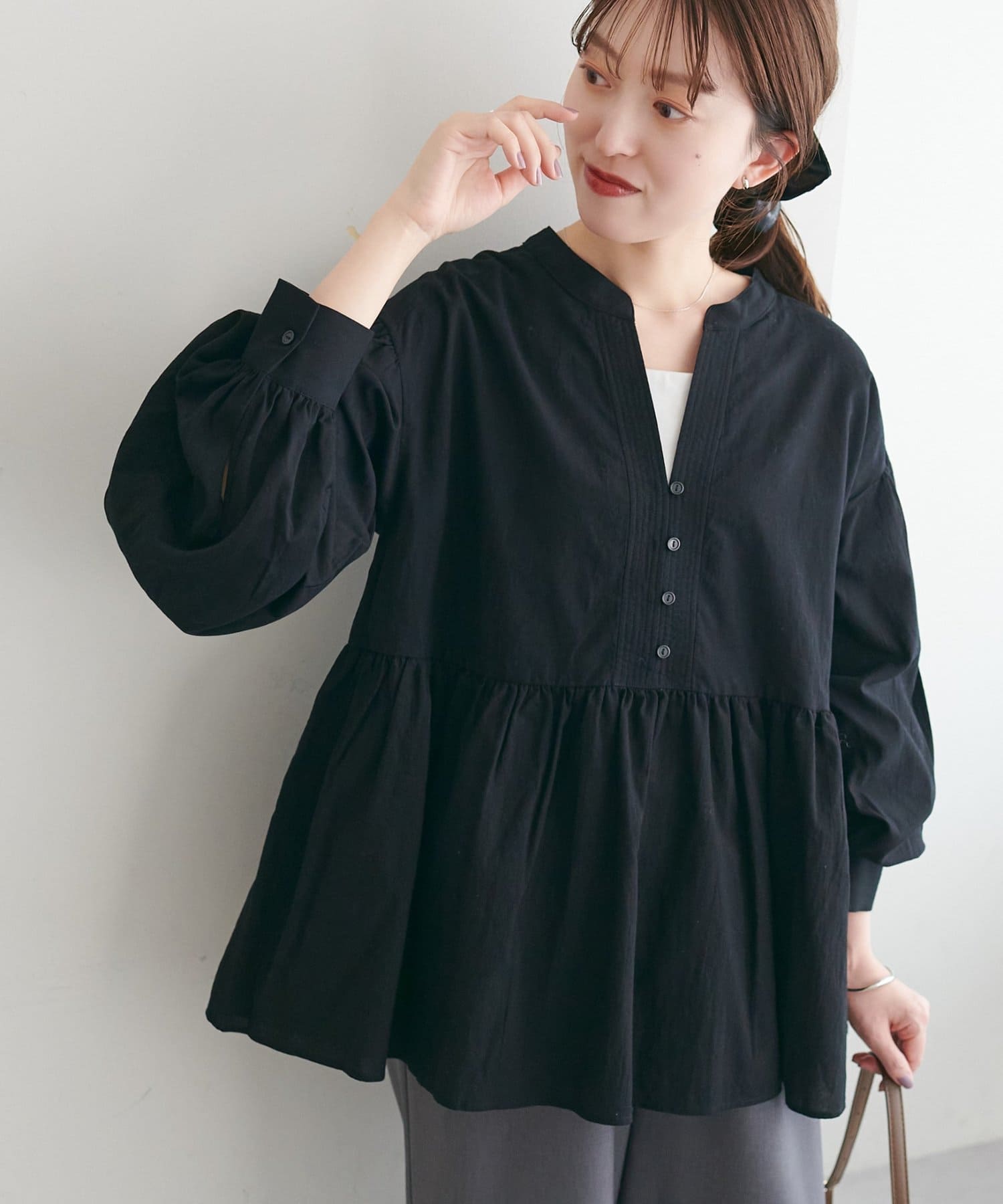 DISCOAT(ディスコート) 【Noka】ステッチ使いペプラムブラウス