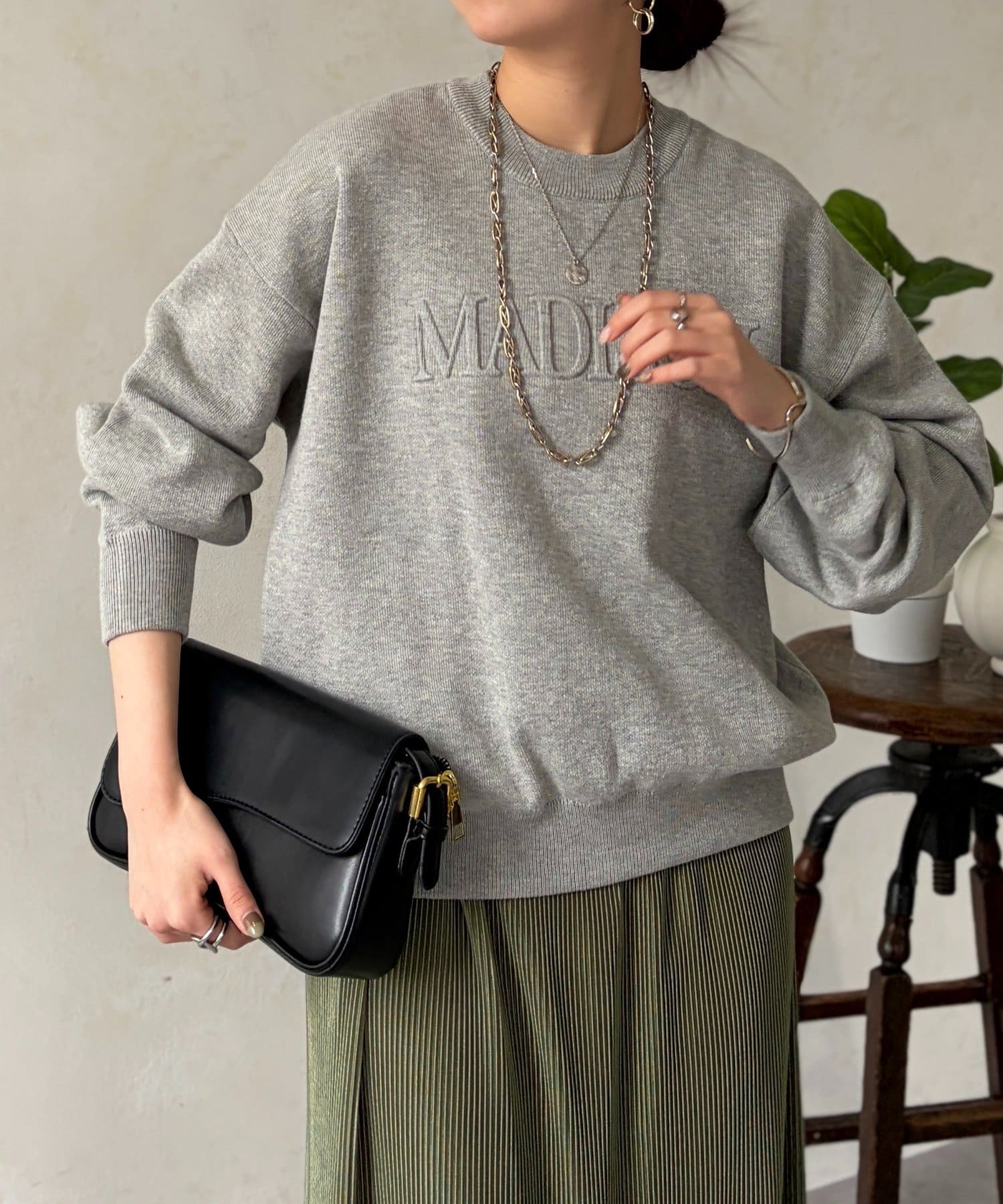 Chez toi(シェトワ) エンボスロゴスエットライクニット