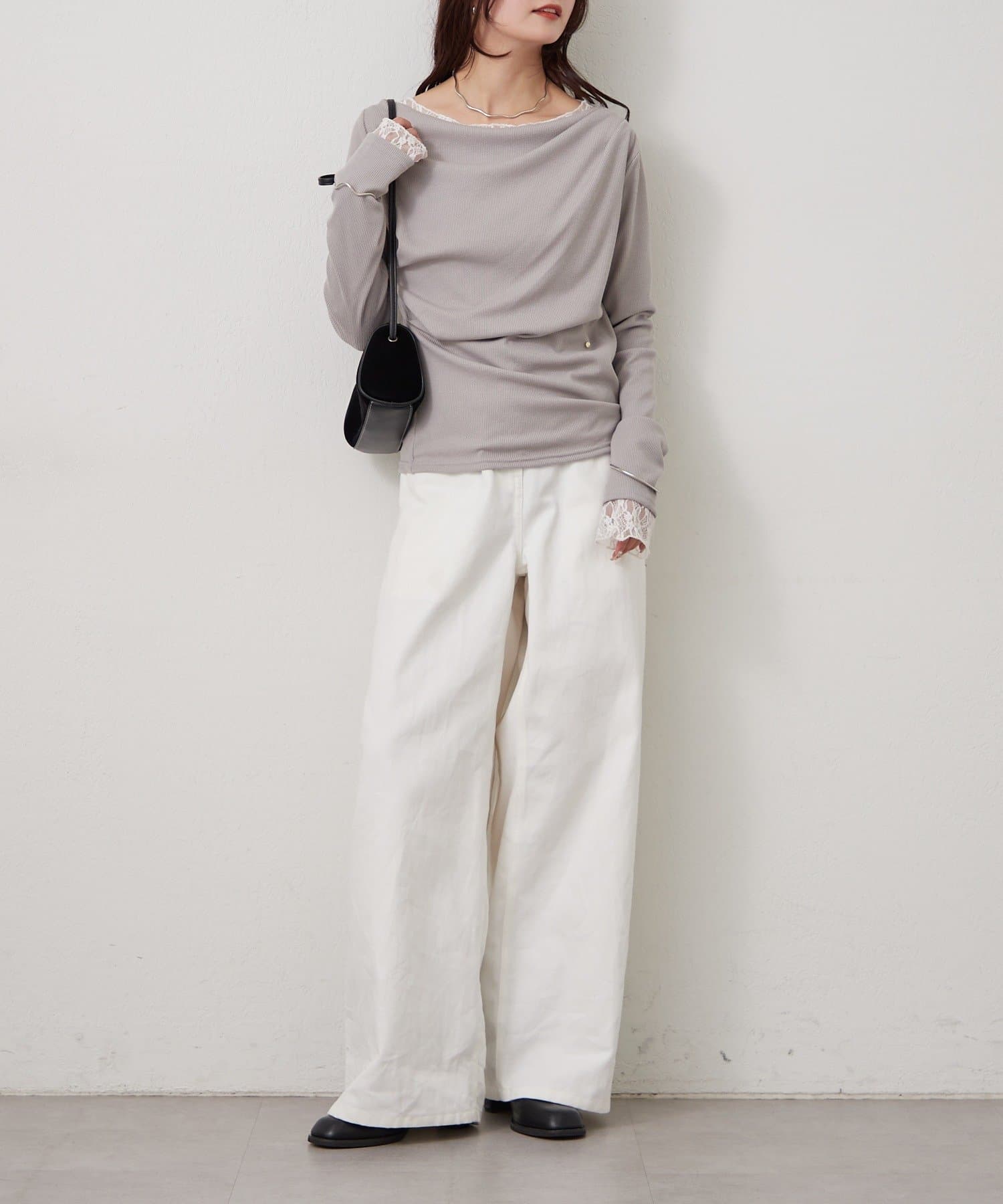 mystic(ミスティック) チャーム付きオフショルリブロングTシャツ