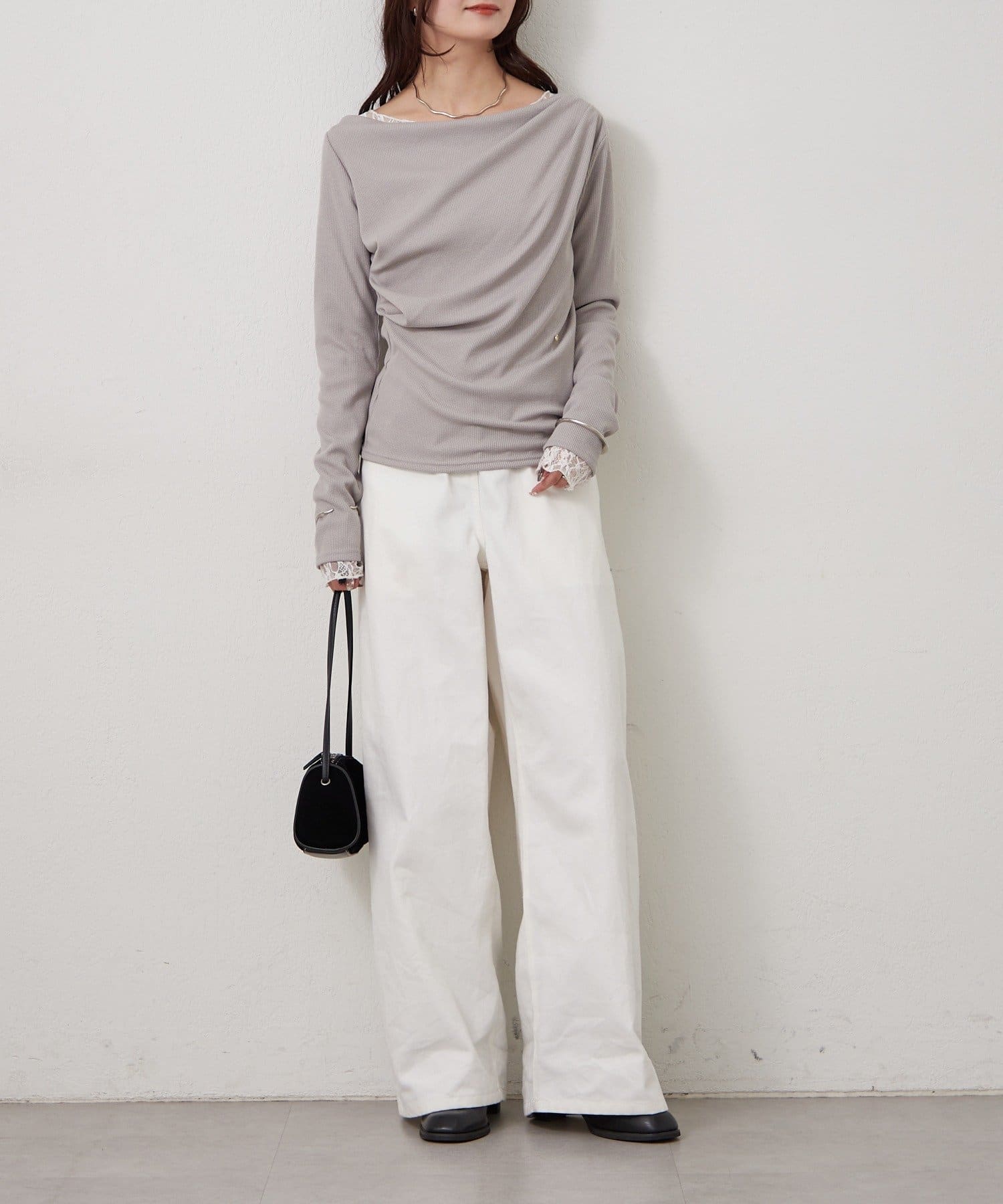 mystic(ミスティック) チャーム付きオフショルリブロングTシャツ