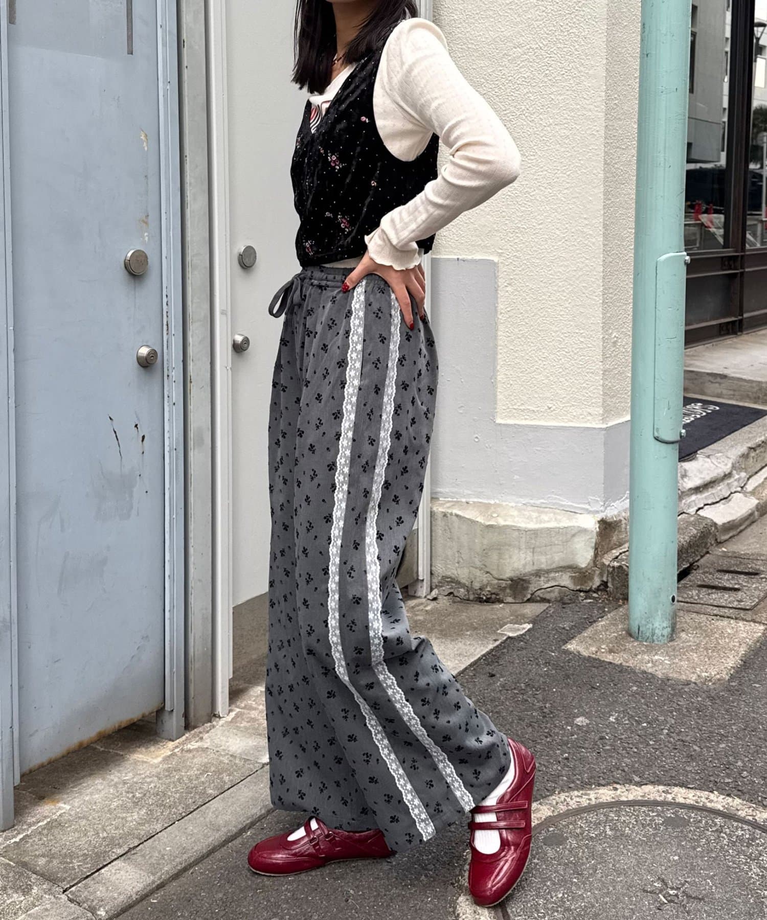 CIAOPANIC(チャオパニック) ラインストーンフラワー刺繡ビスチェ