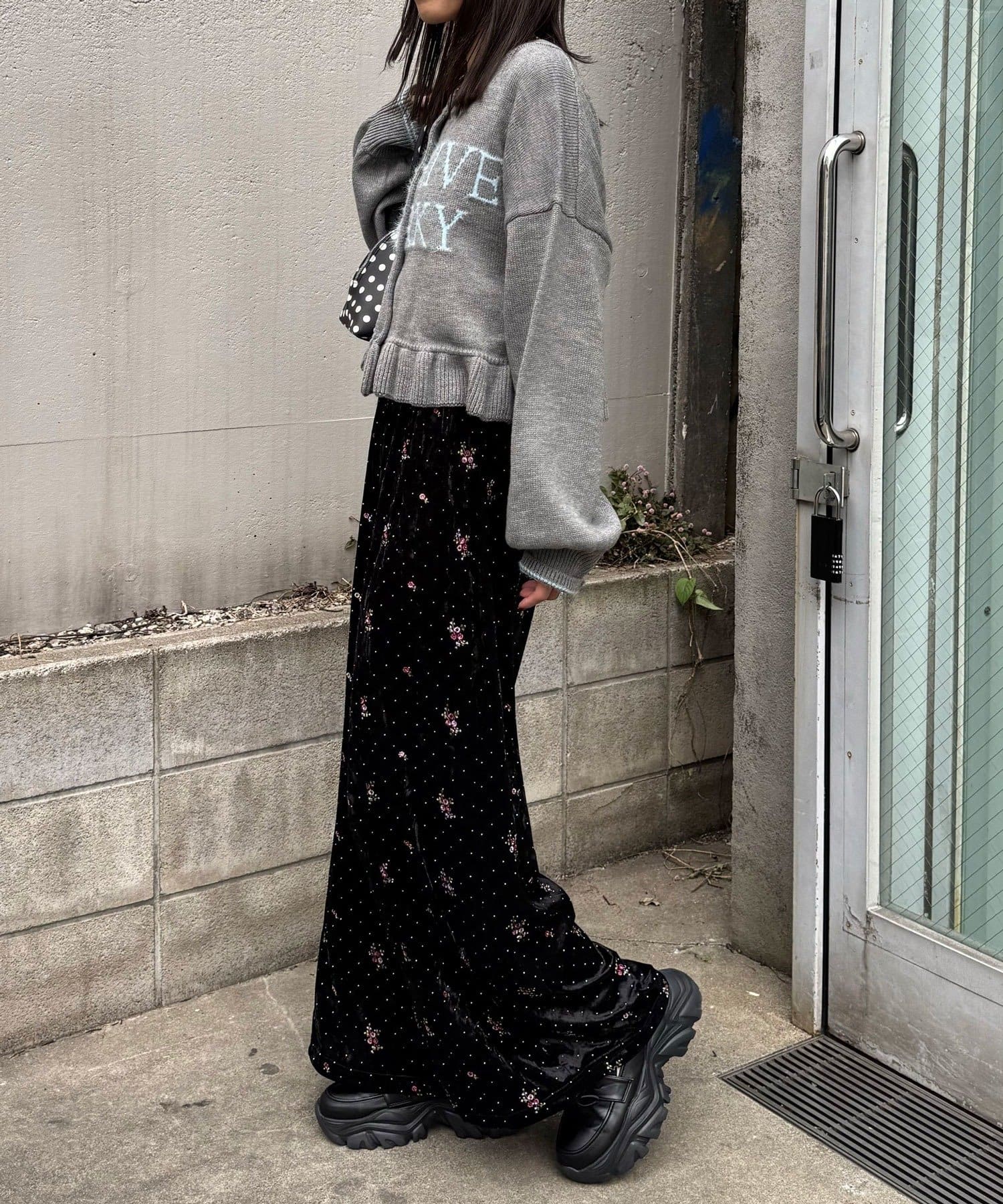 CIAOPANIC(チャオパニック) ラインストーンフラワー刺繡ベロアワイドパンツ