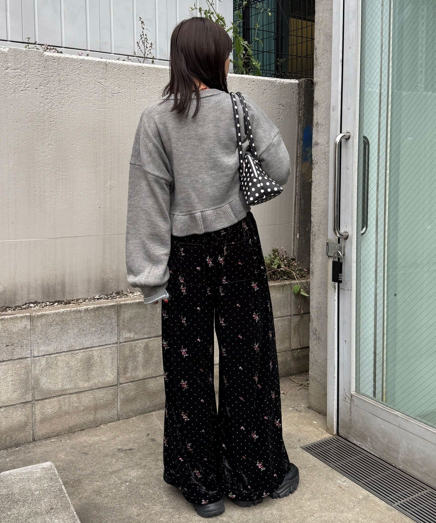 CIAOPANIC(チャオパニック) ラインストーンフラワー刺繡ベロアワイドパンツ