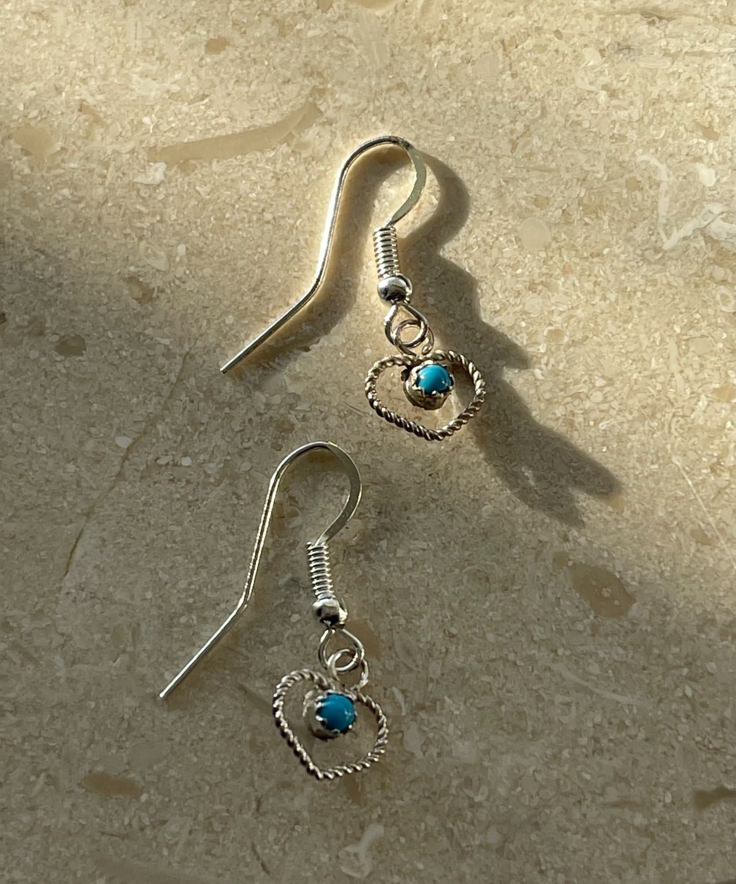 ear PAPILLONNER(イア パピヨネ) 《スターリングシルバー使用》プチハートフックピアス