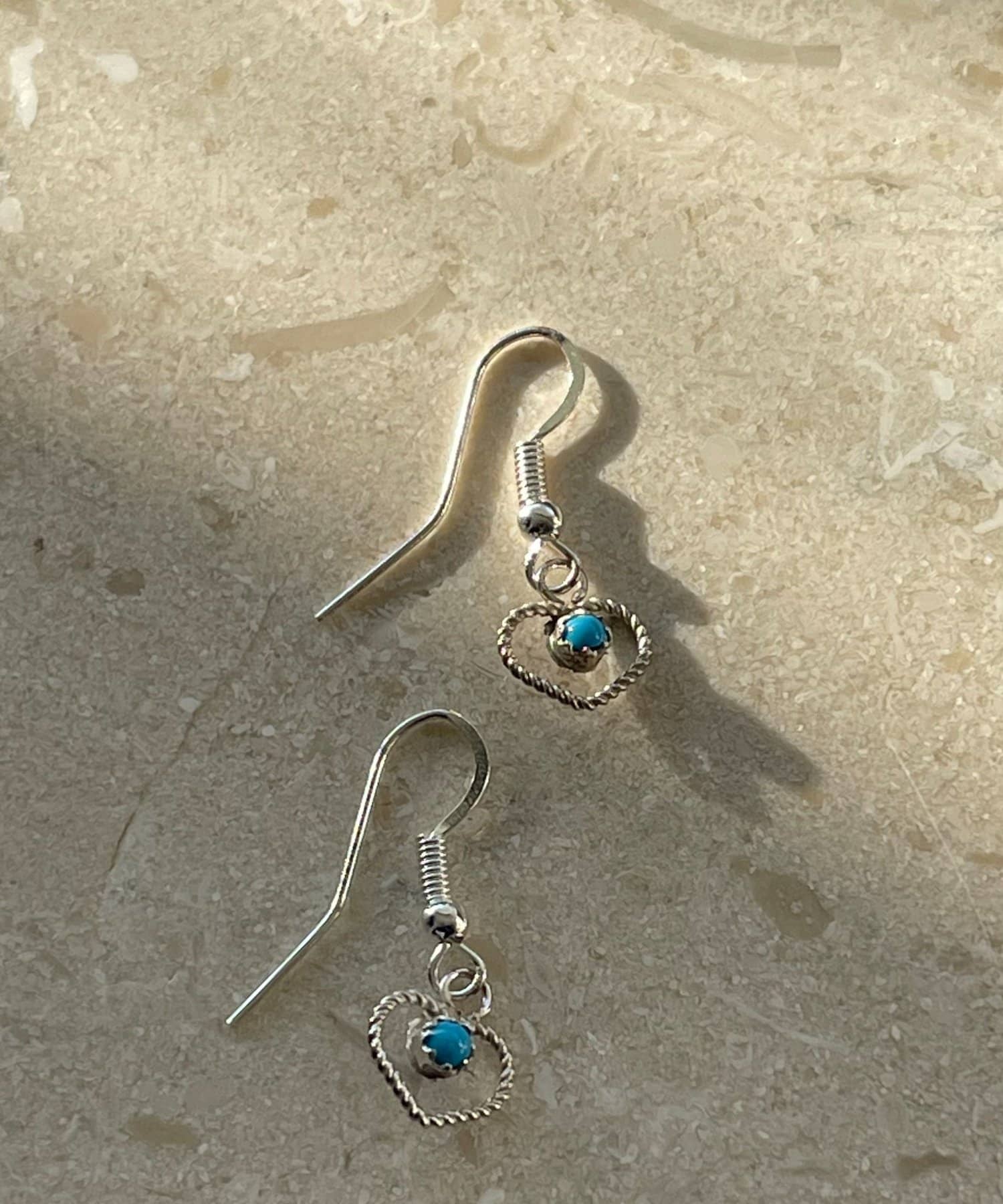 ear PAPILLONNER(イア パピヨネ) 《スターリングシルバー使用》プチハートフックピアス