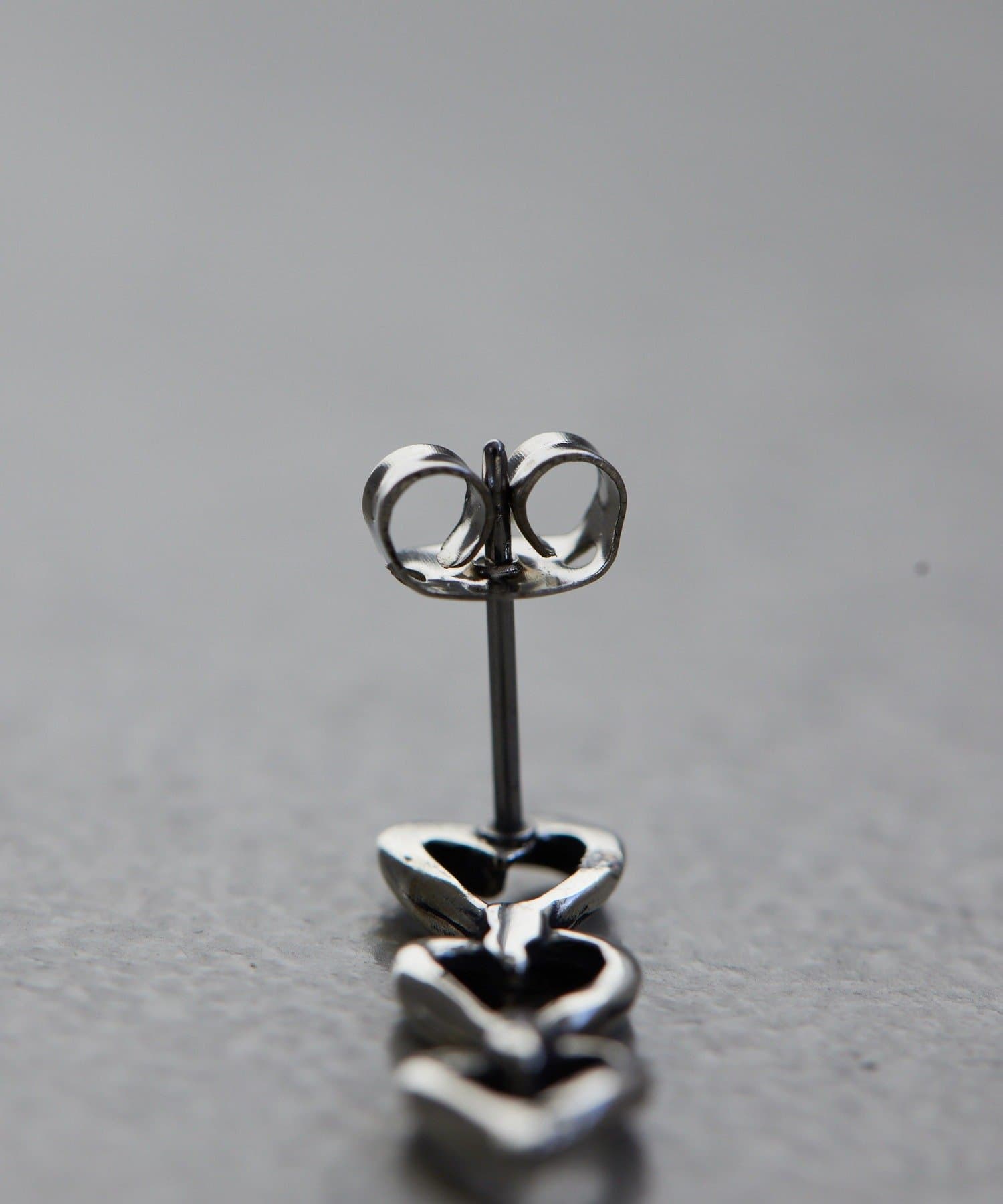 ear PAPILLONNER(イア パピヨネ) 《スターリングシルバー使用》スリーハートピアス