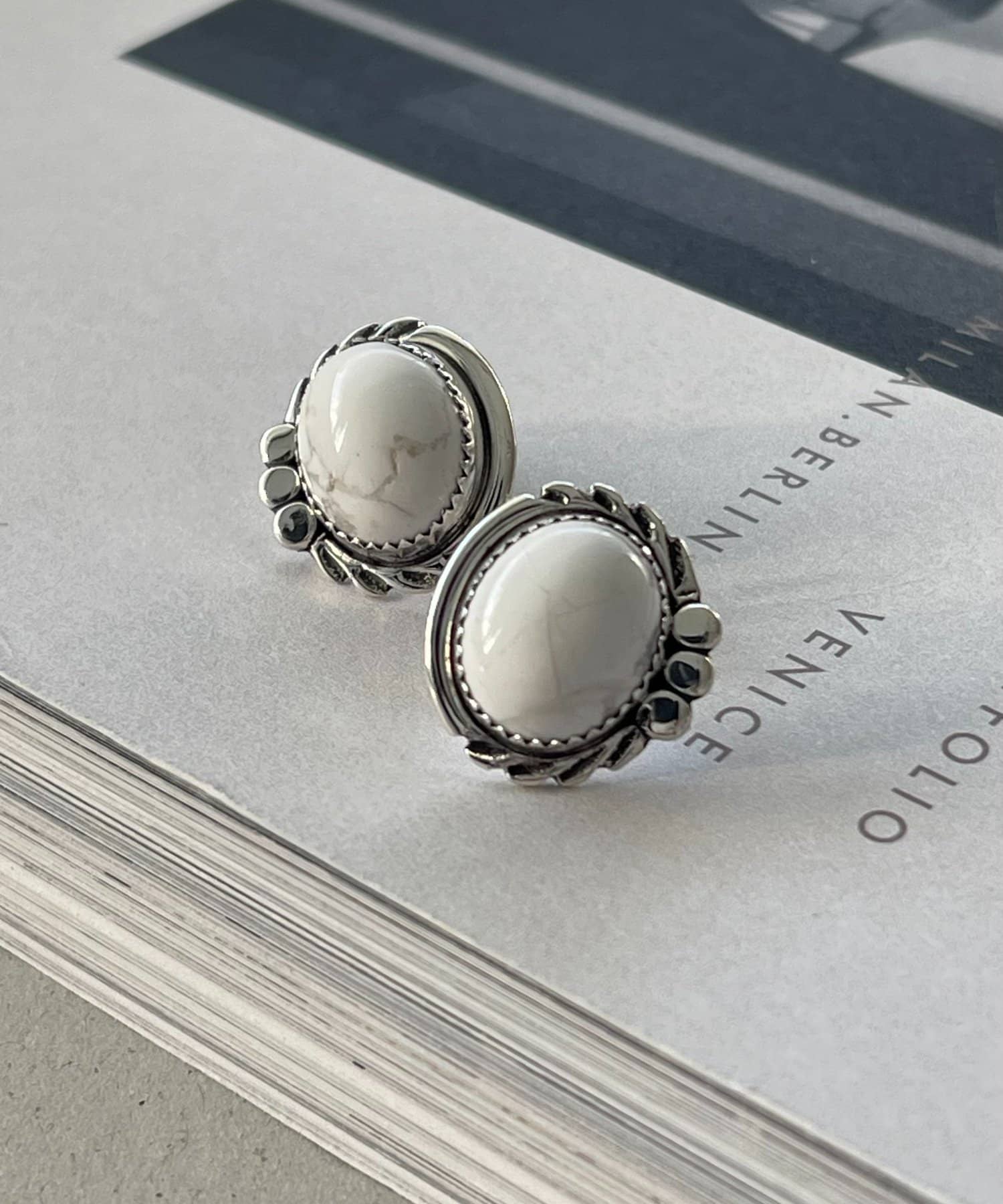 ear PAPILLONNER(イア パピヨネ) 《スターリングシルバー使用》オーバルストーンピアス