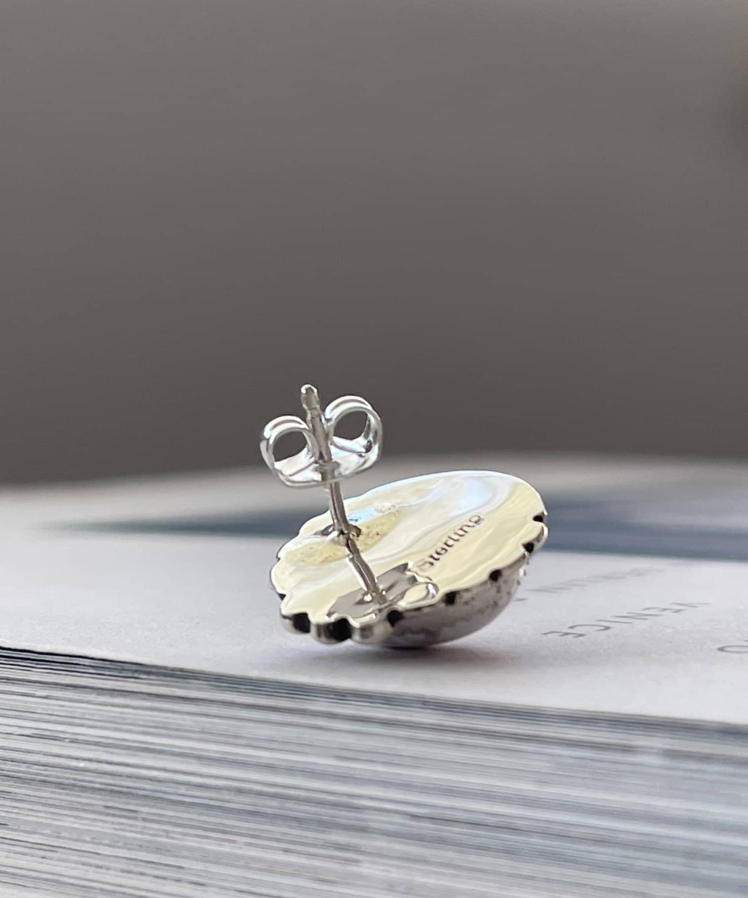 ear PAPILLONNER(イア パピヨネ) 《スターリングシルバー使用》オーバルストーンピアス