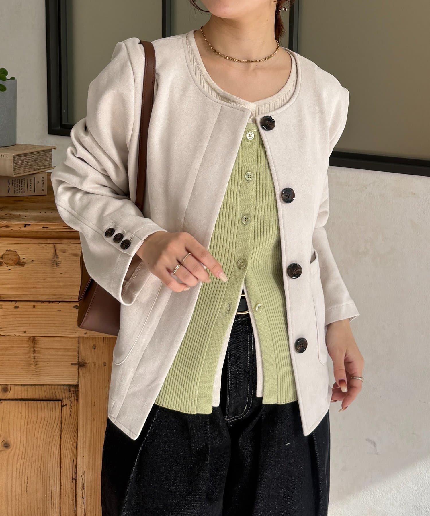 Thevon.(ゼヴォン) ノーカラーFスエードショートジャケット