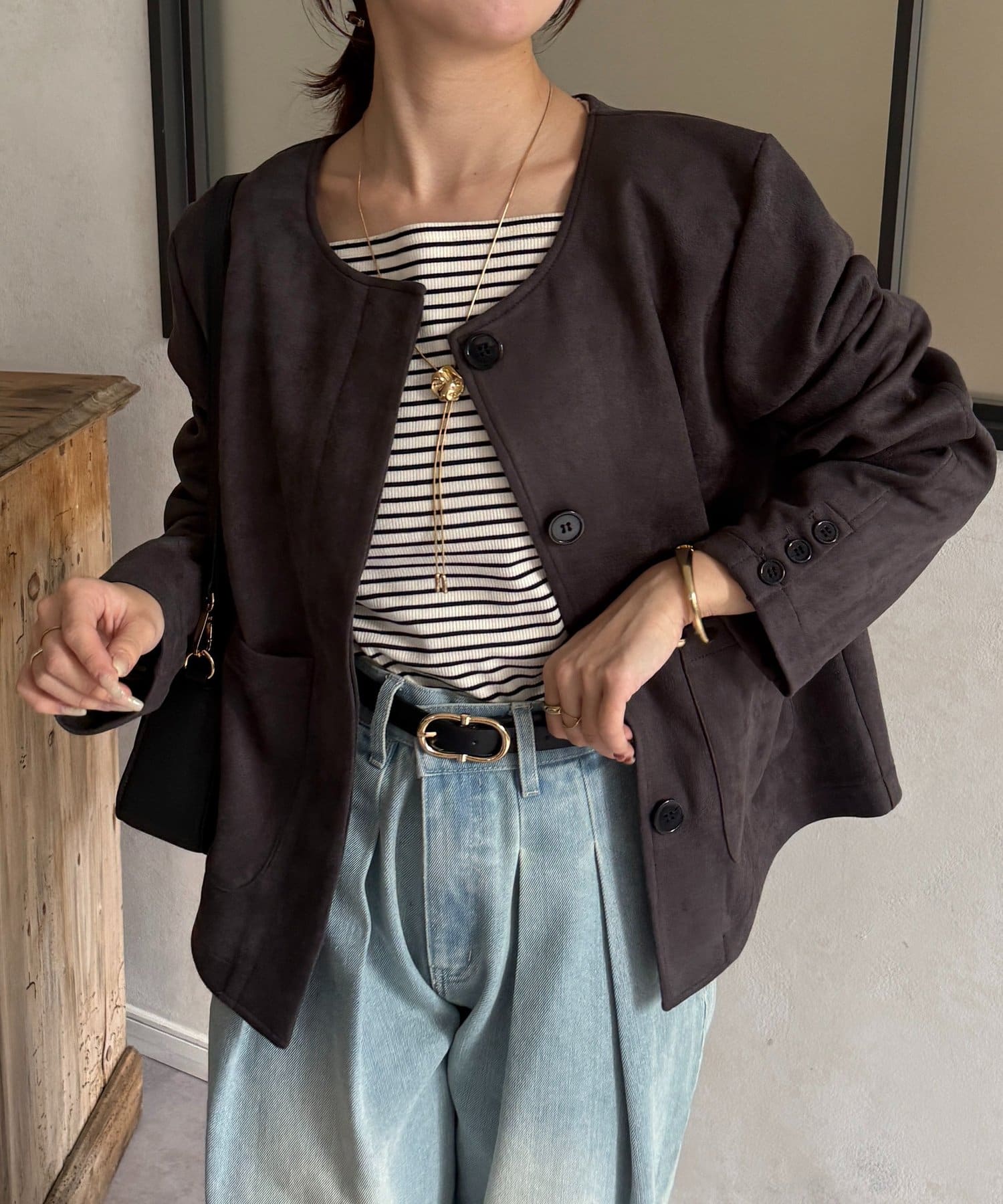 Thevon.(ゼヴォン) ノーカラーFスエードショートジャケット