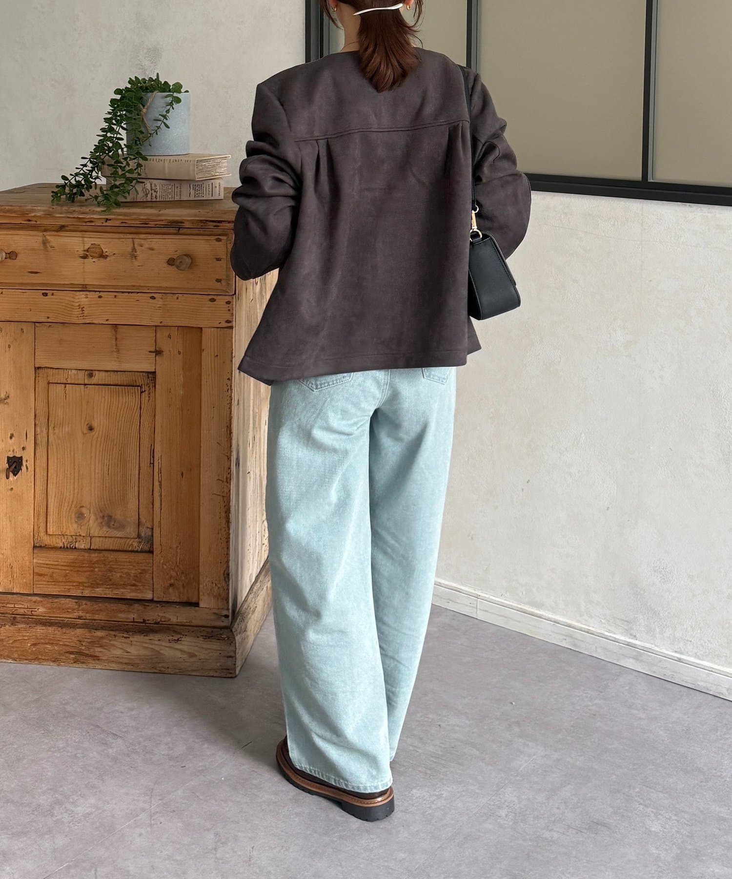 Thevon.(ゼヴォン) ノーカラーFスエードショートジャケット