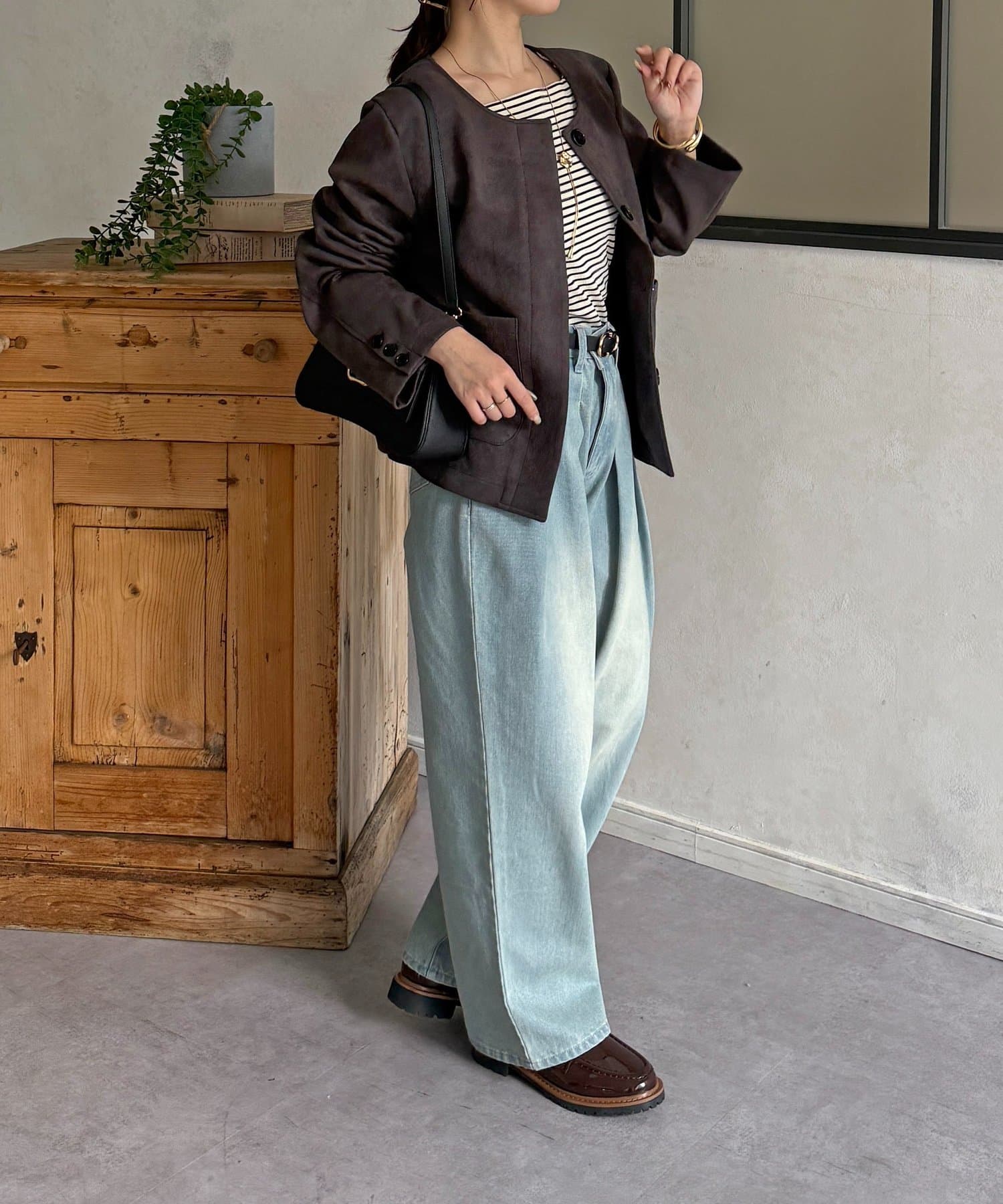 Thevon.(ゼヴォン) ノーカラーFスエードショートジャケット