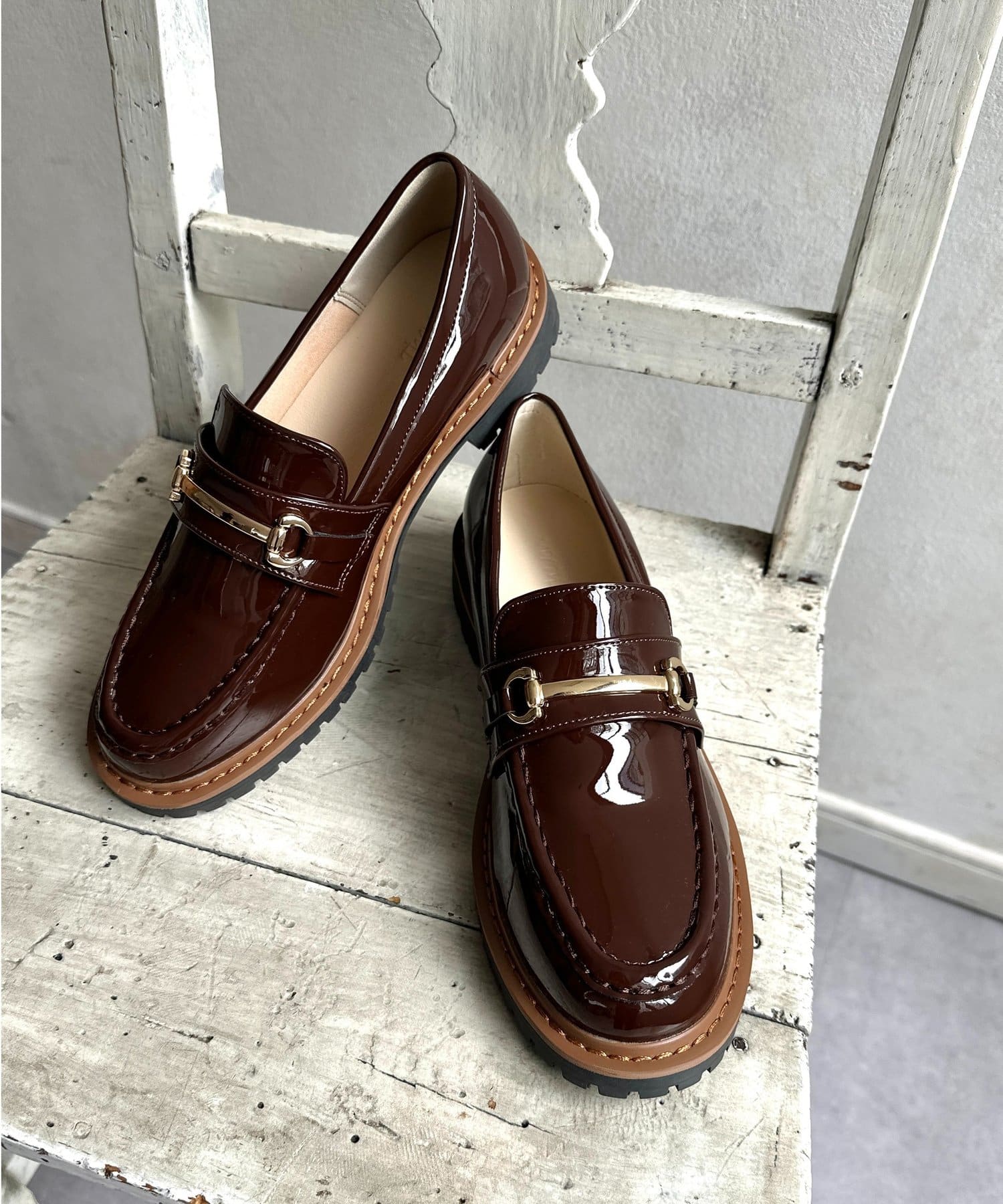 Thevon.(ゼヴォン) GLD金具エナメルローファー