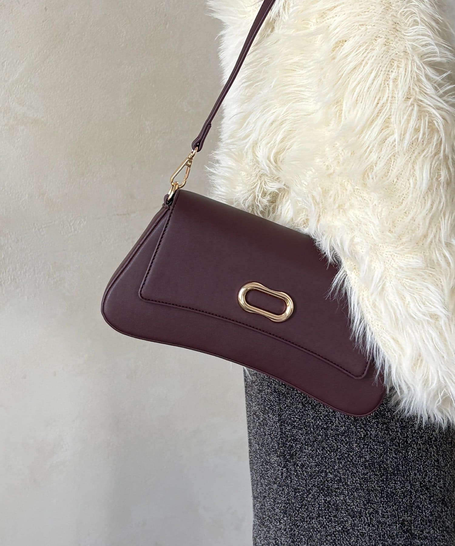 Thevon.(ゼヴォン) ラウンドスクエアGLD/BAG