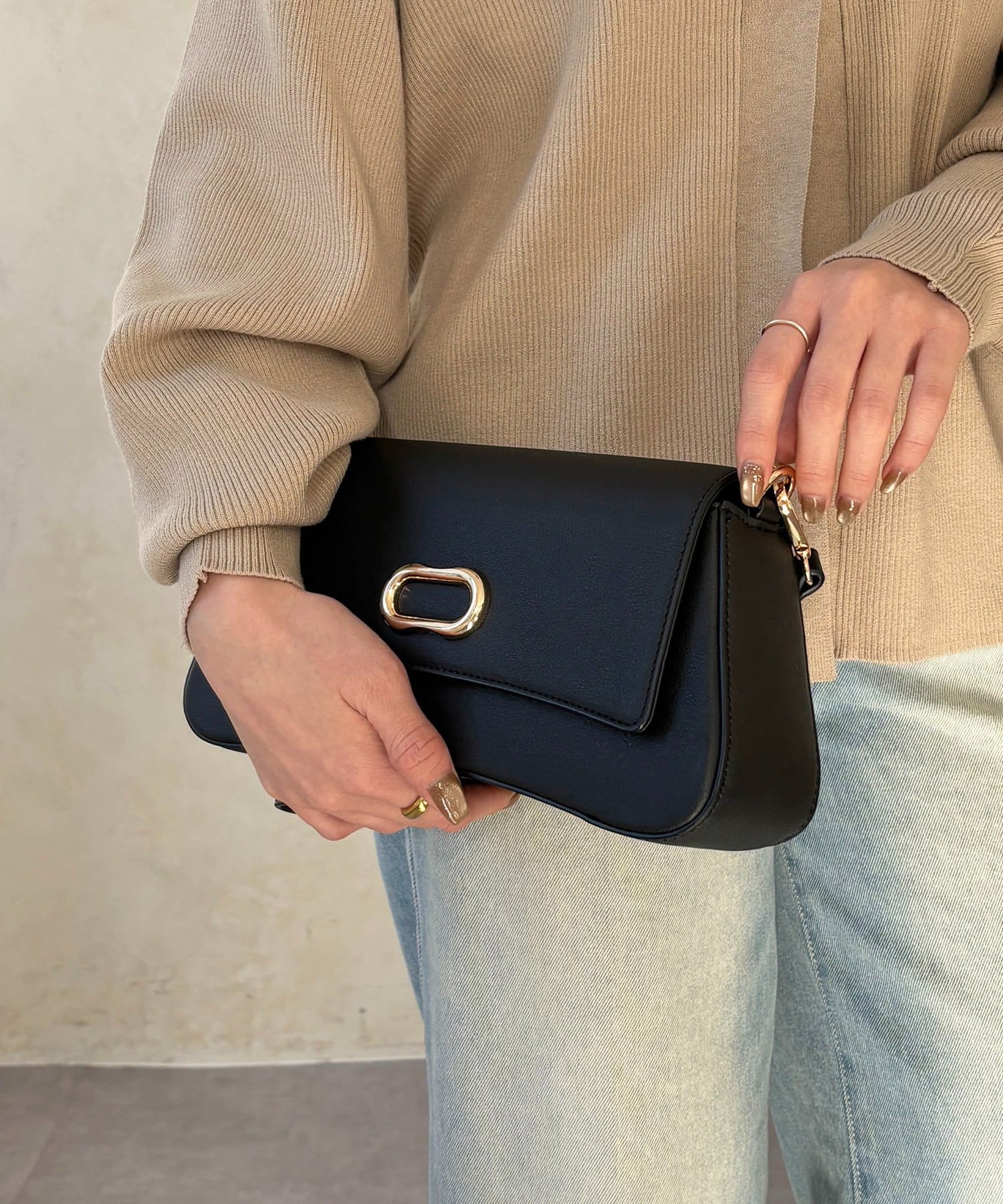 Thevon.(ゼヴォン) ラウンドスクエアGLD/BAG