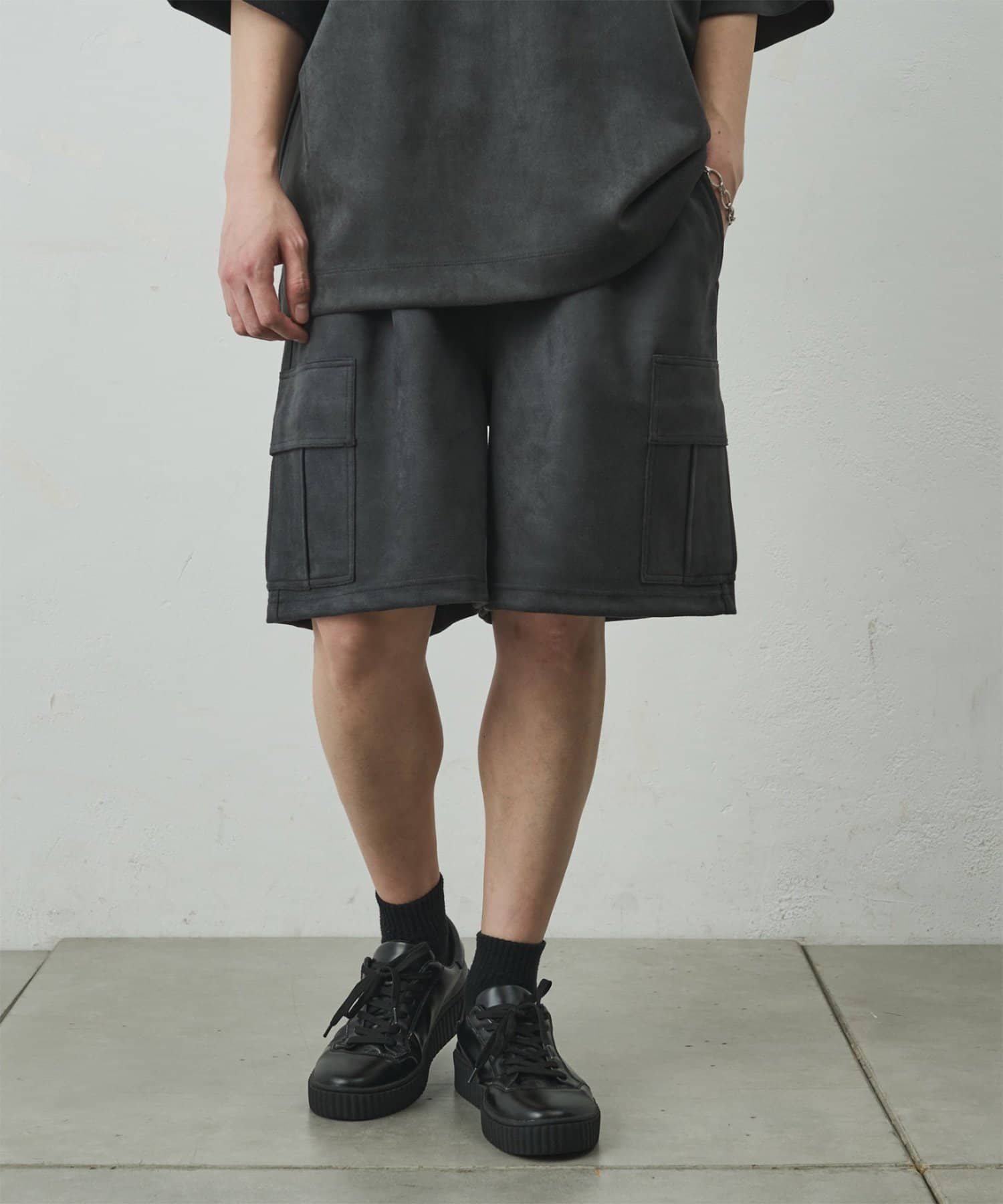 COLONY 2139(コロニー トゥーワンスリーナイン) シンセティックスエードカーゴショーツ