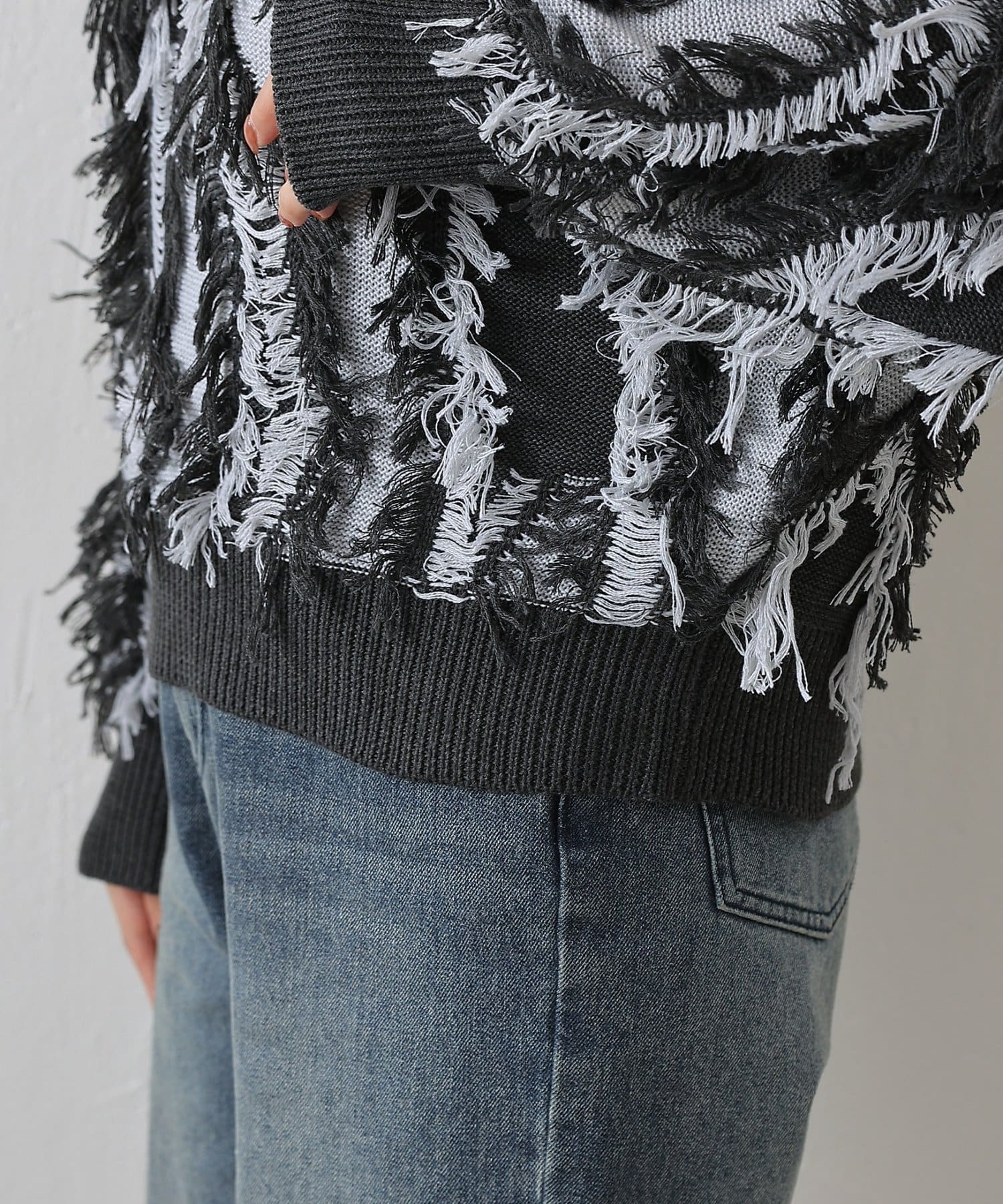 COLONY 2139(コロニー トゥーワンスリーナイン) ウェーブフリンジニットプルオーバー