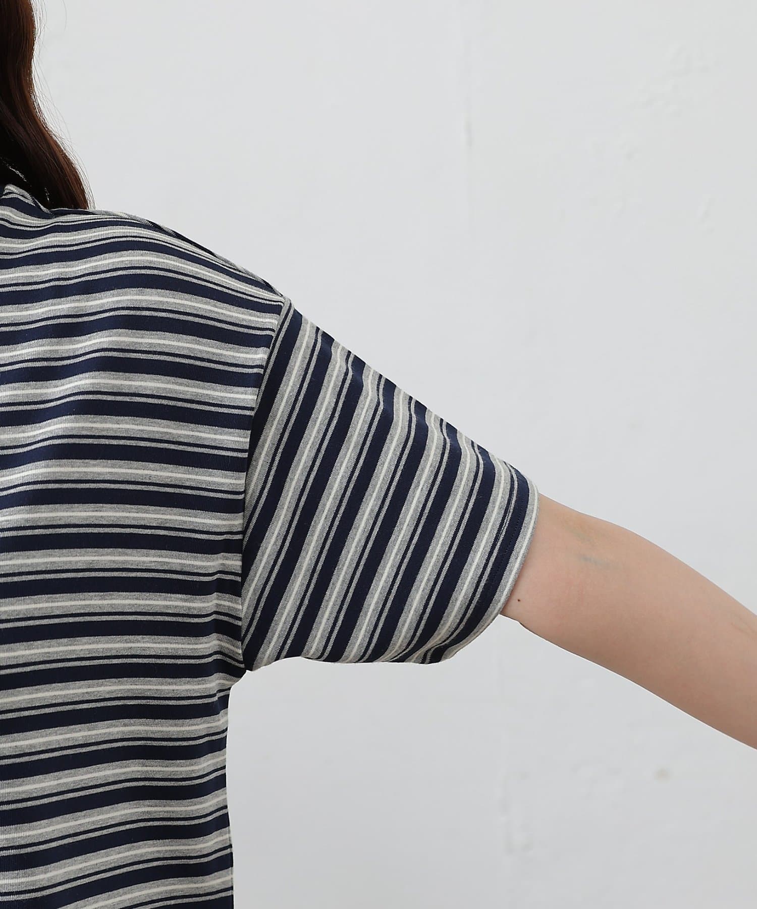 COLONY 2139(コロニー トゥーワンスリーナイン) マルチボーダークロップドTシャツ