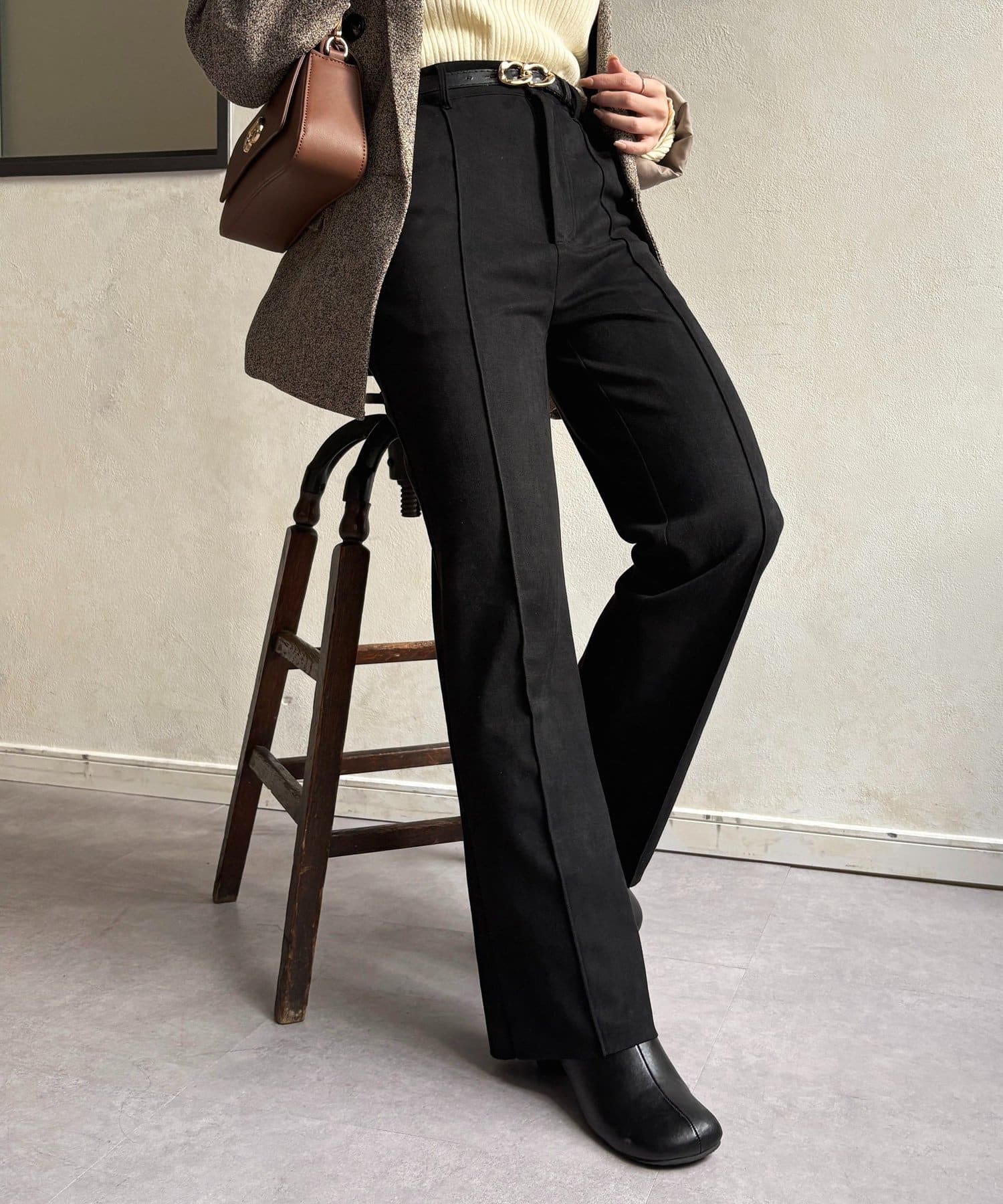 Thevon.(ゼヴォン) Fスエードセミフレアパンツ