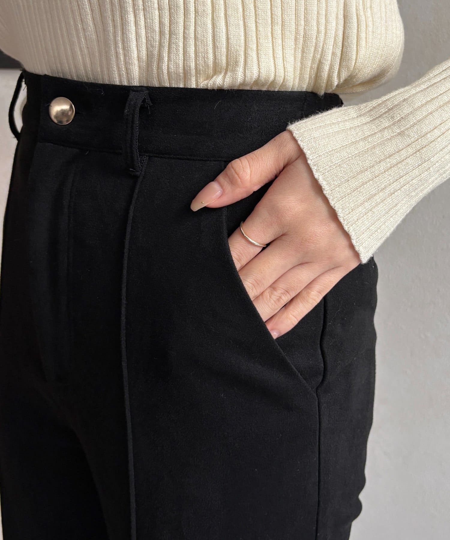 Thevon.(ゼヴォン) Fスエードセミフレアパンツ