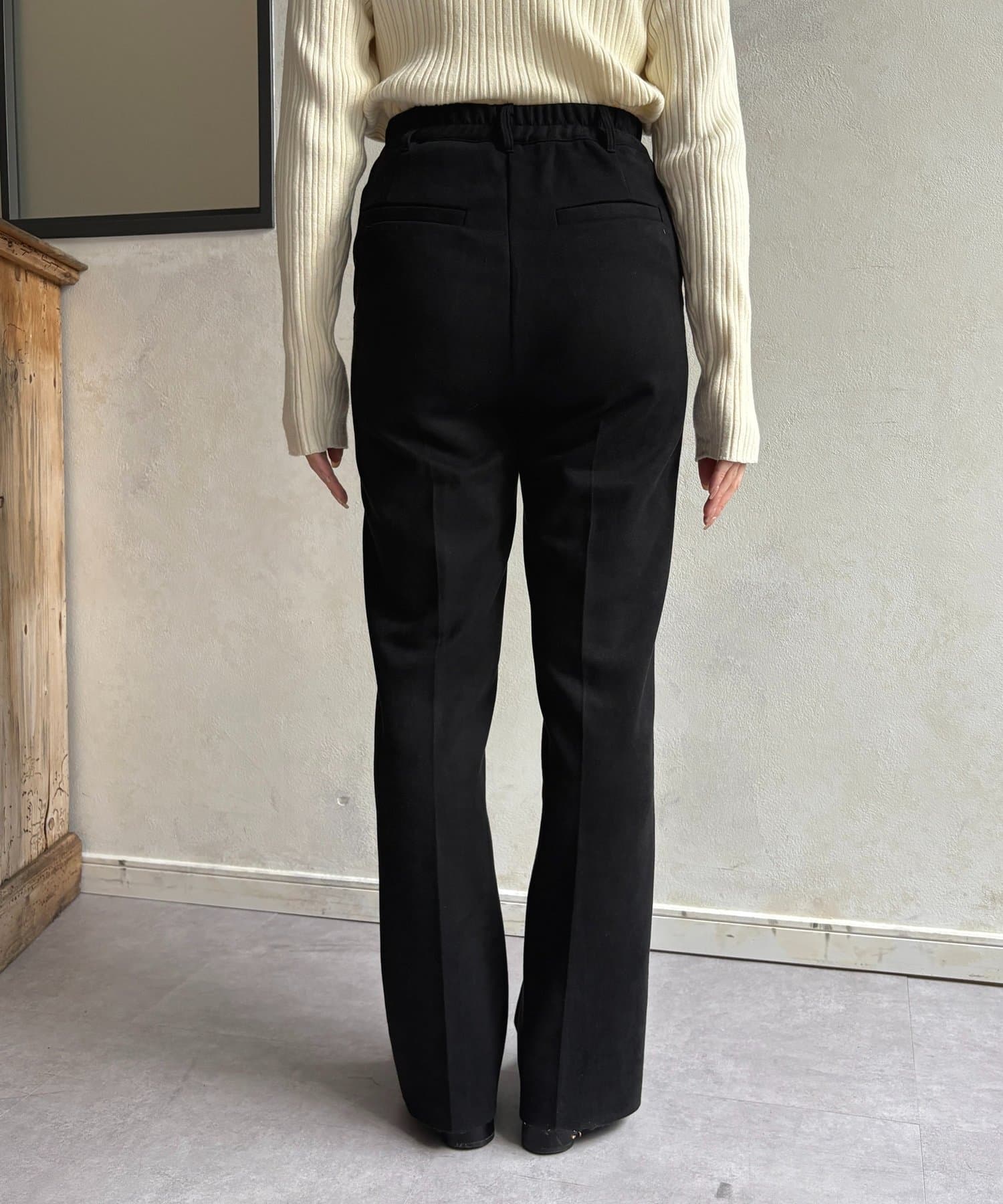 Thevon.(ゼヴォン) Fスエードセミフレアパンツ