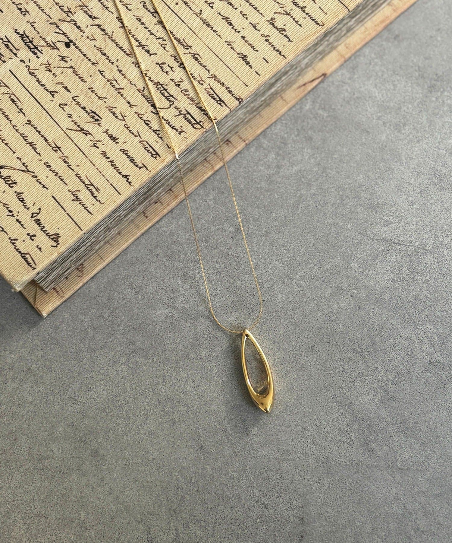 Croisiere(クロジエール) オーバルワンポイントネックレス