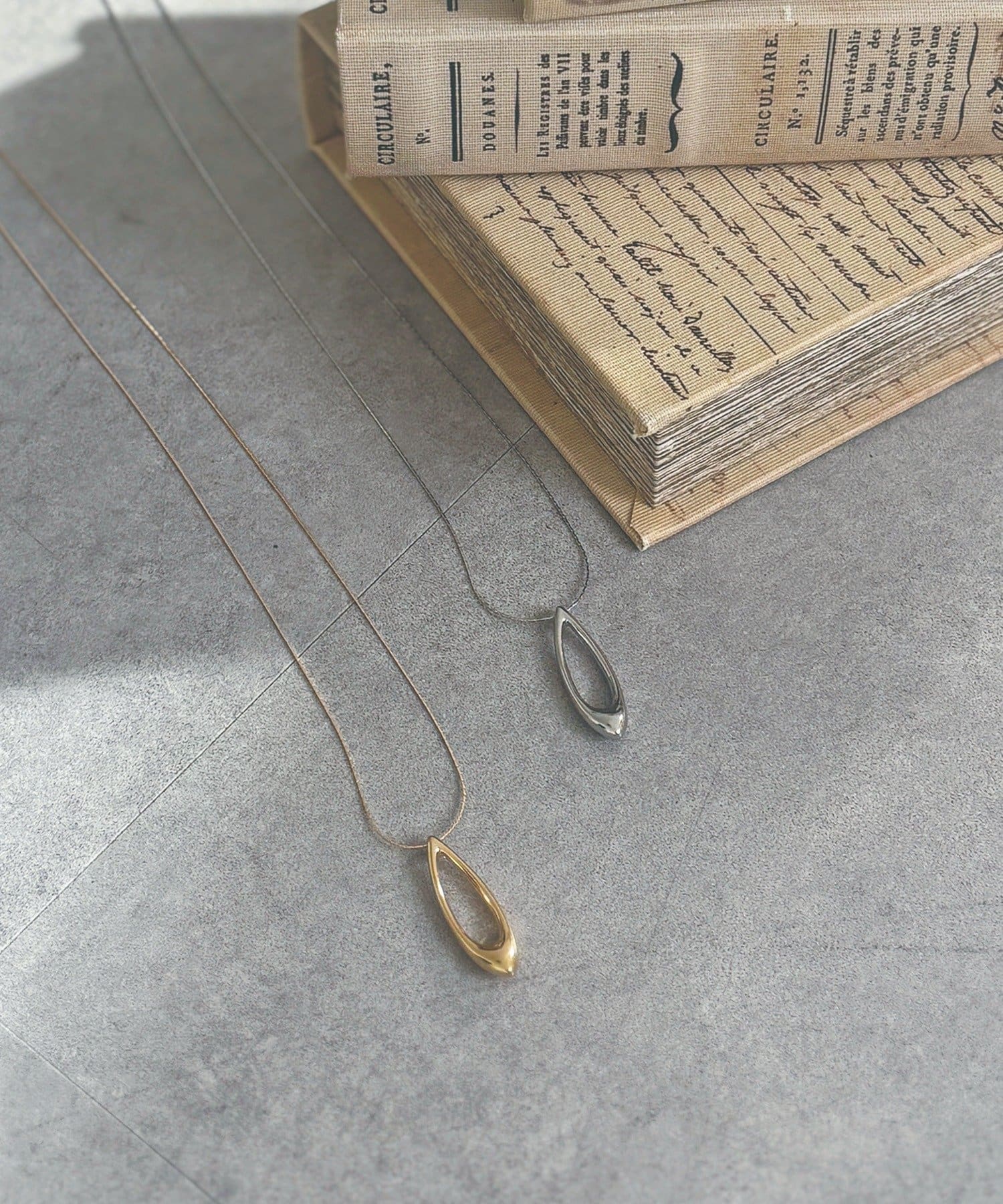 Croisiere(クロジエール) オーバルワンポイントネックレス